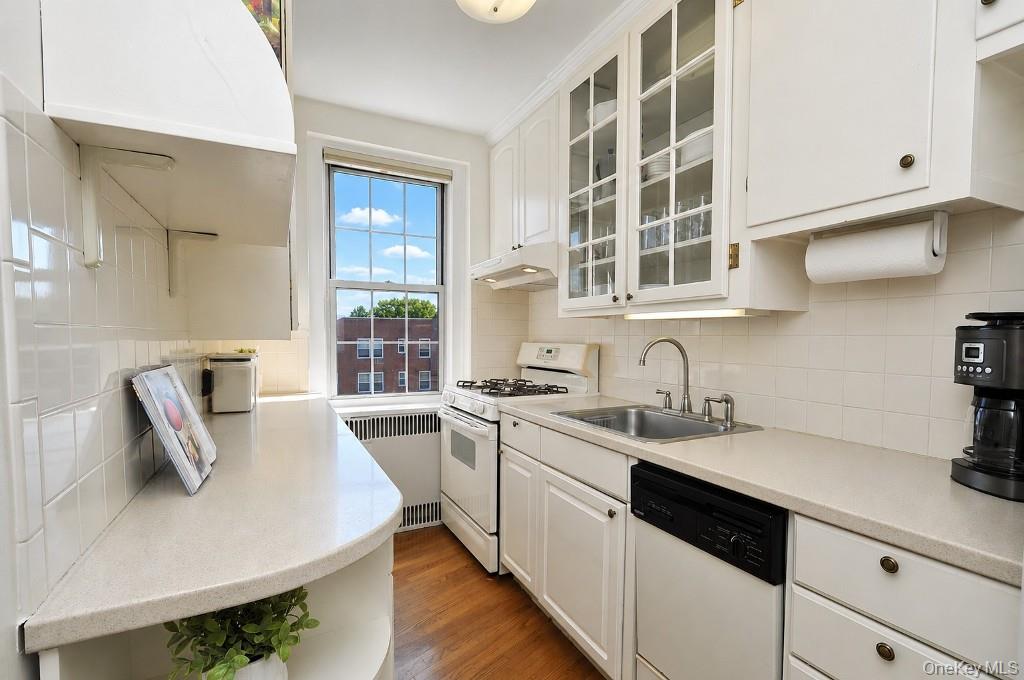 253 Garth Road 6f Property Photo 2