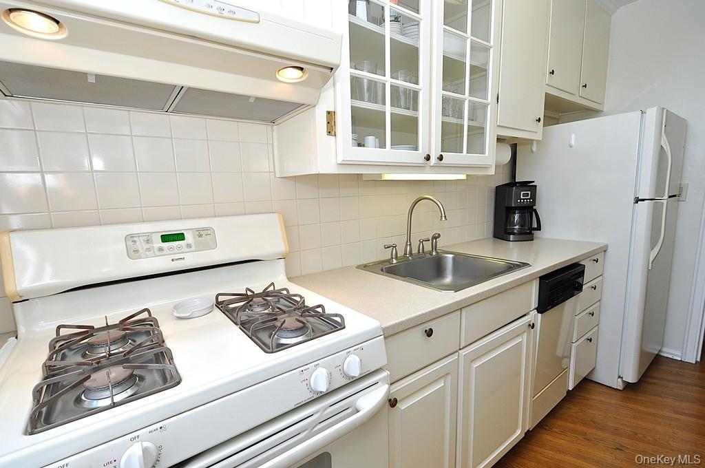253 Garth Road 6f Property Photo 12