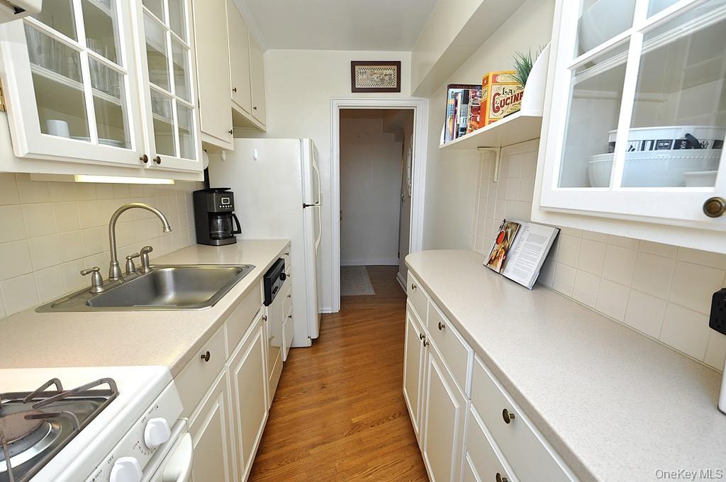 253 Garth Road 6f Property Photo 13