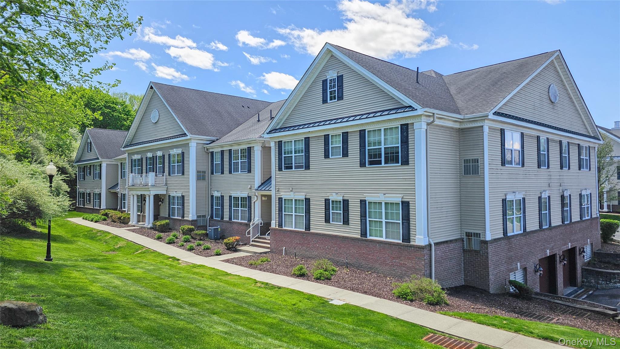 106 Canter Court Property Photo 1