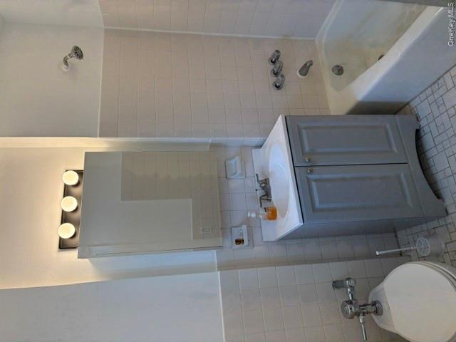 141 Woodmere Boulevard 4b Property Photo 8