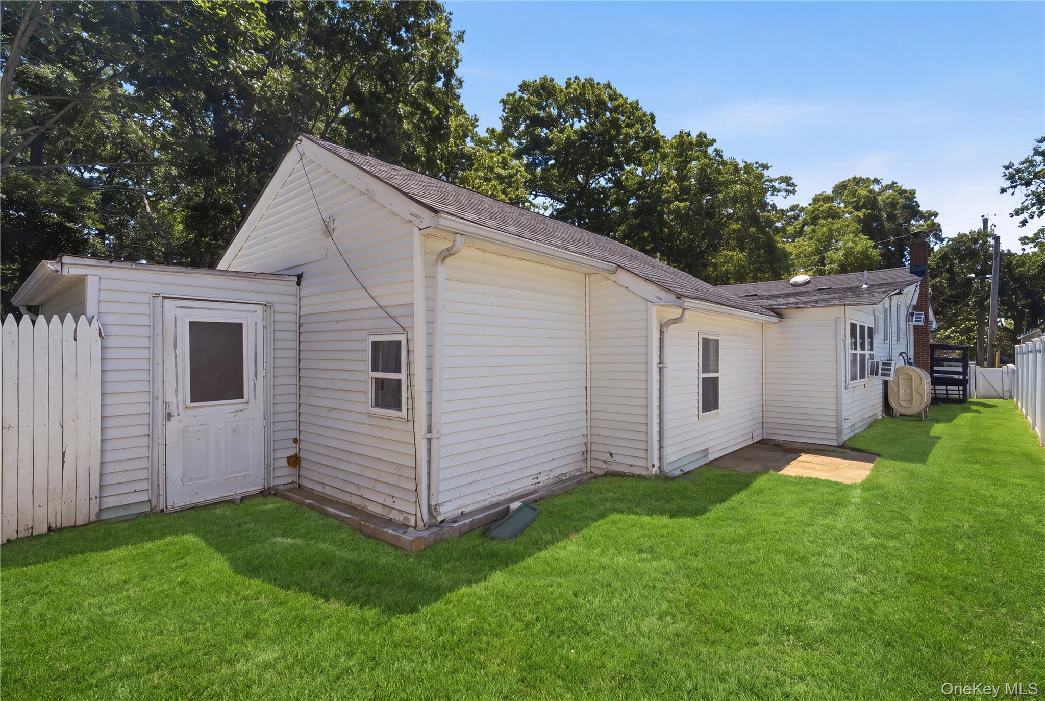 99 Green Avenue Property Photo 19