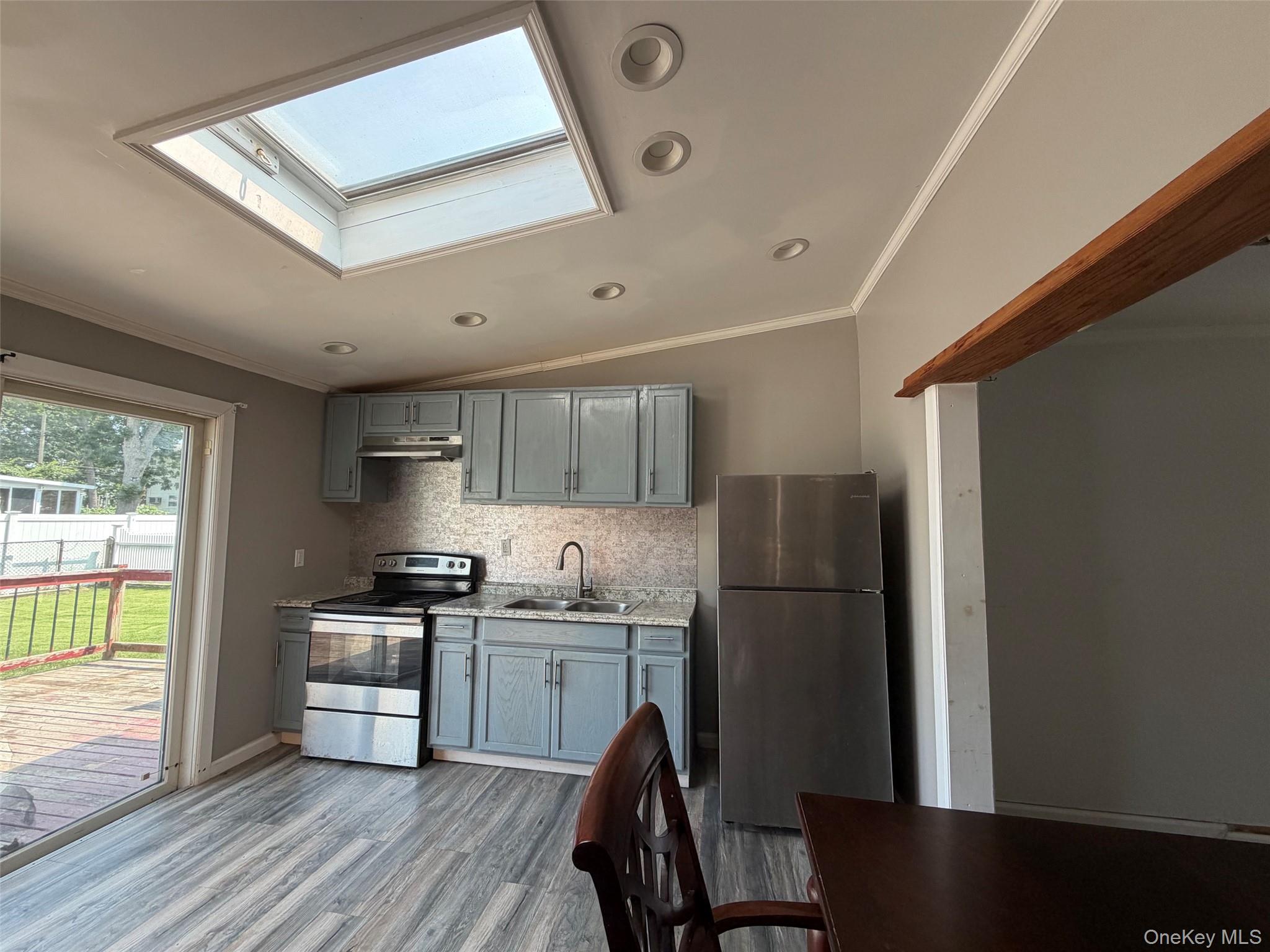 300 Beachview Street Property Photo 5