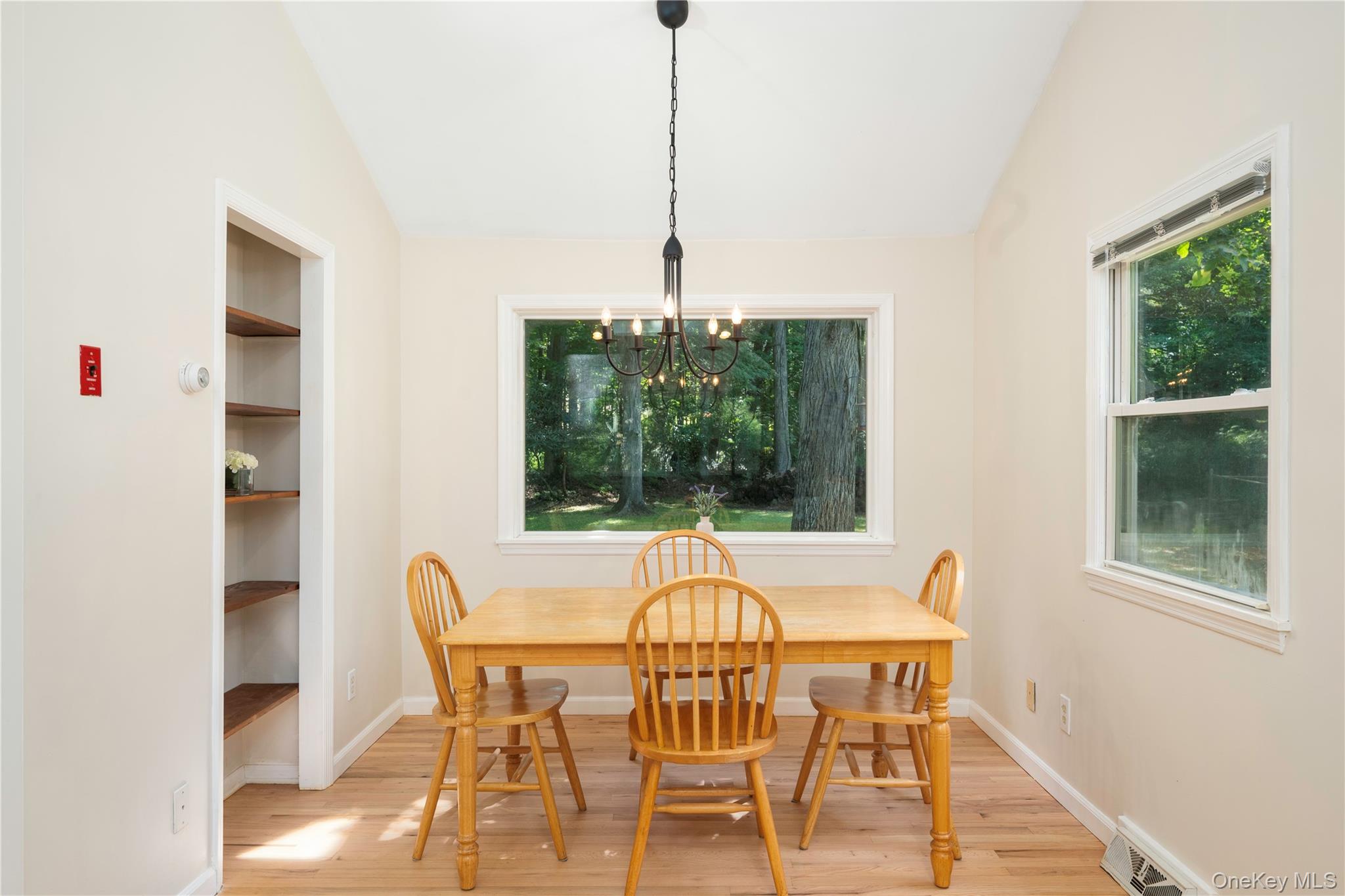 6 Hemlock Trail Court Property Photo 4