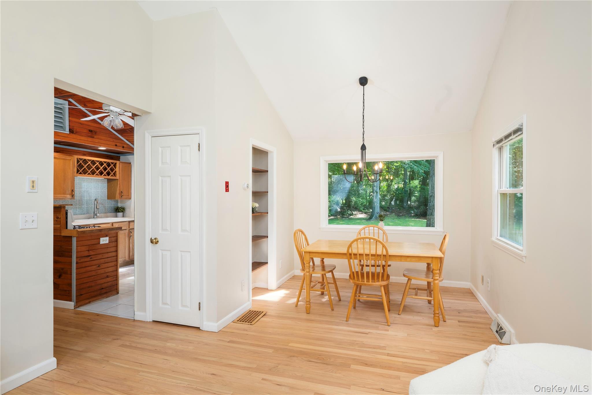 6 Hemlock Trail Court Property Photo 5