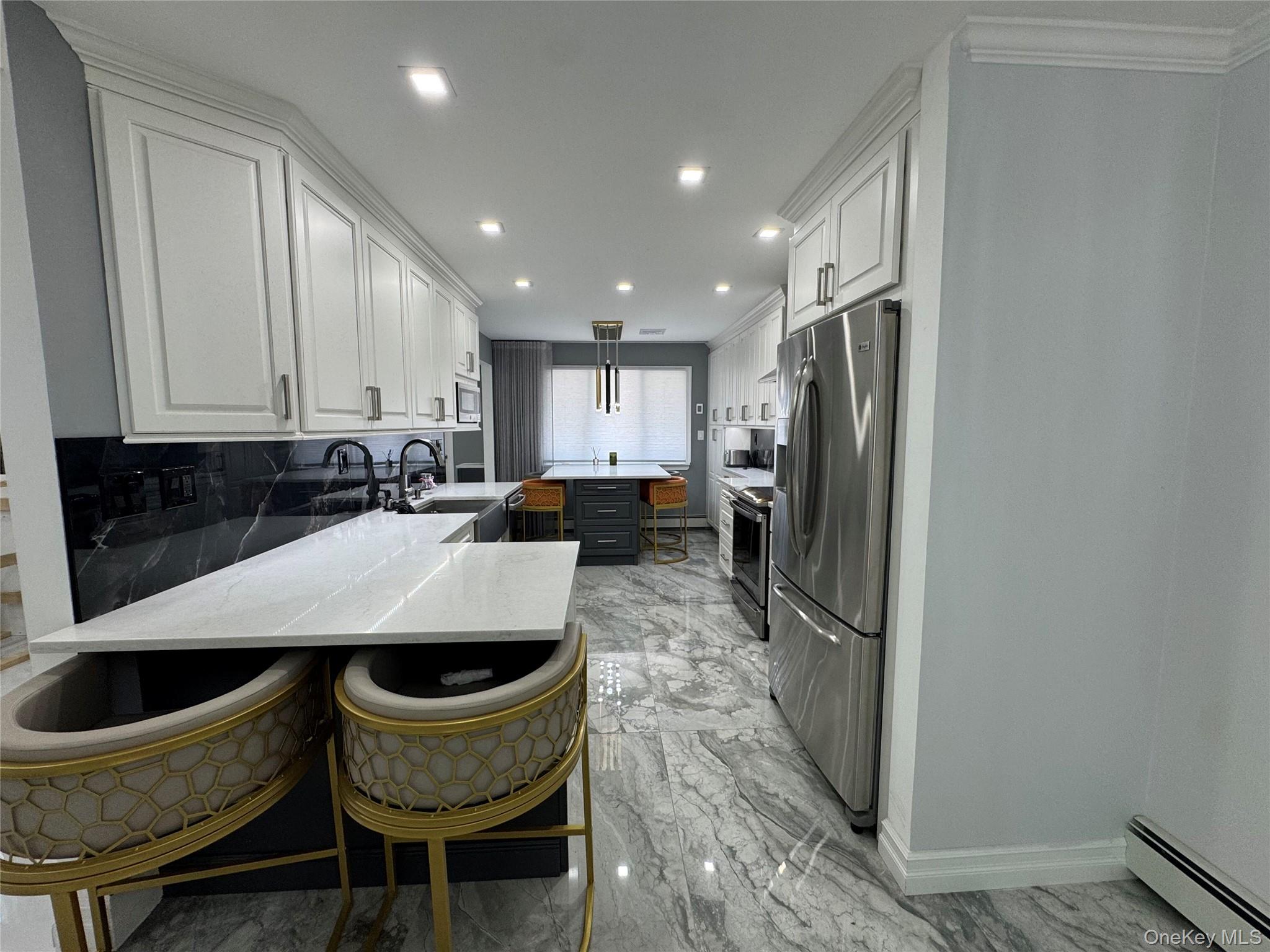 285 S Broadway D Property Photo 1
