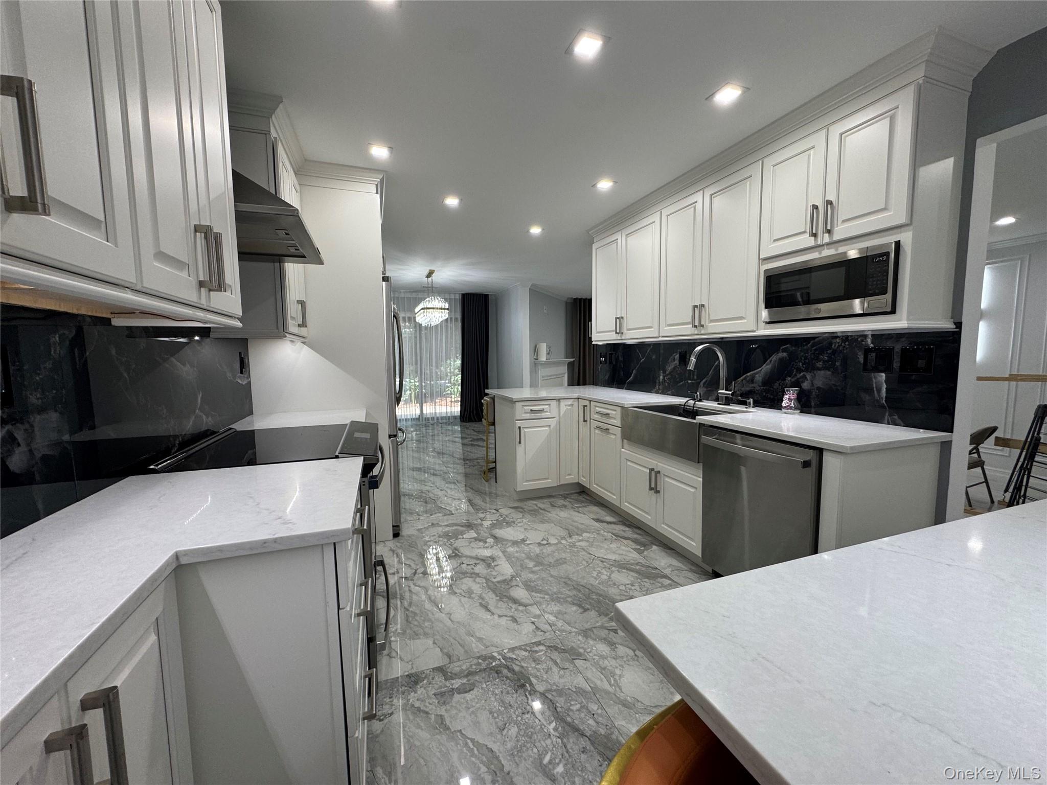 285 S Broadway D Property Photo 2