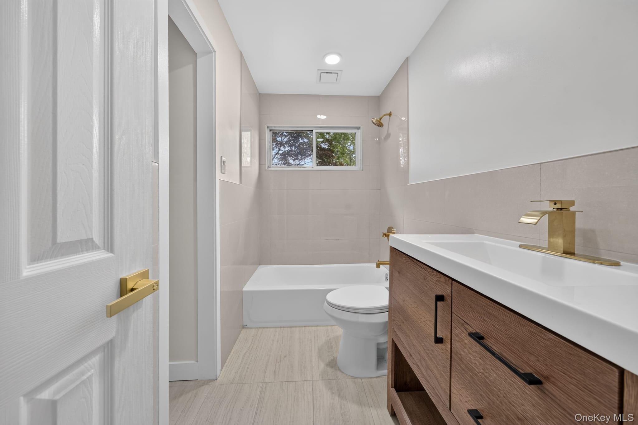 2602 Knickerbocker Avenue Property Photo 12