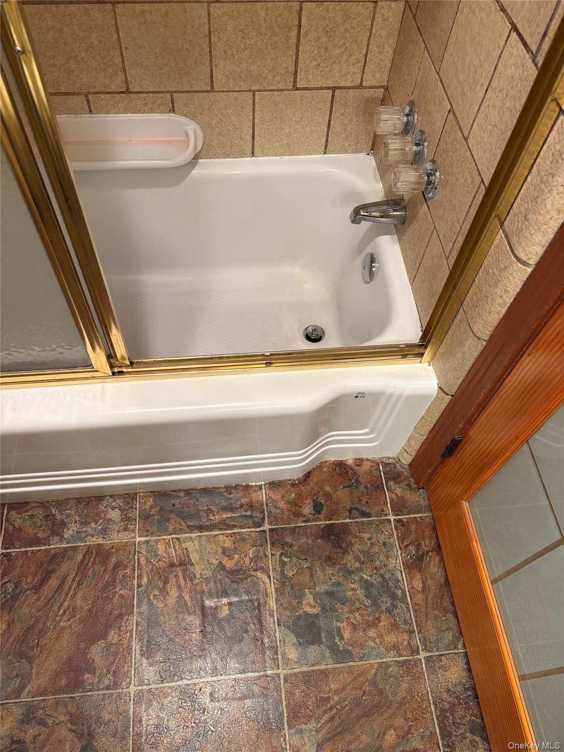 11 New York Avenue Property Photo 14