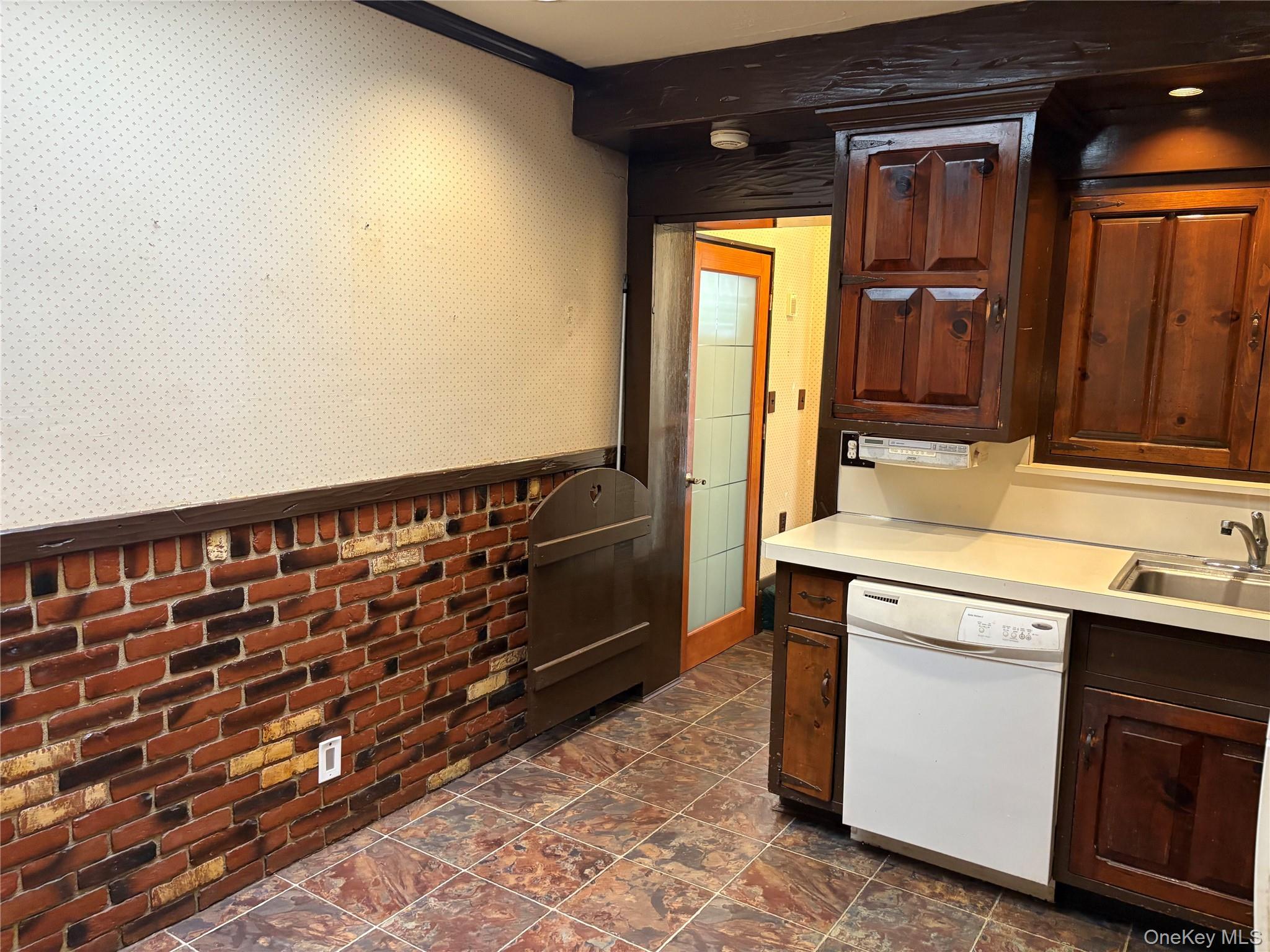 11 New York Avenue Property Photo 27