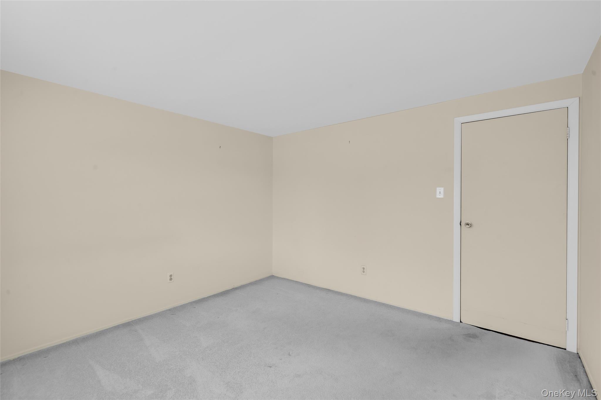 35 Royalston Lane Property Photo 34