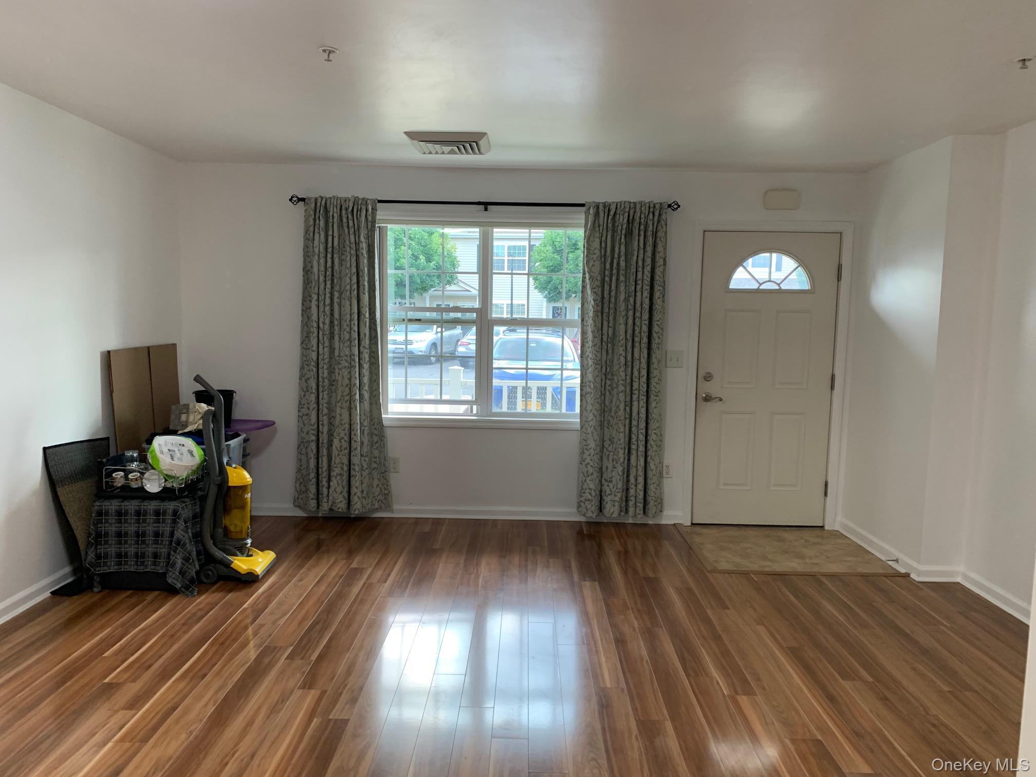 301 Willow Lane Property Photo 10