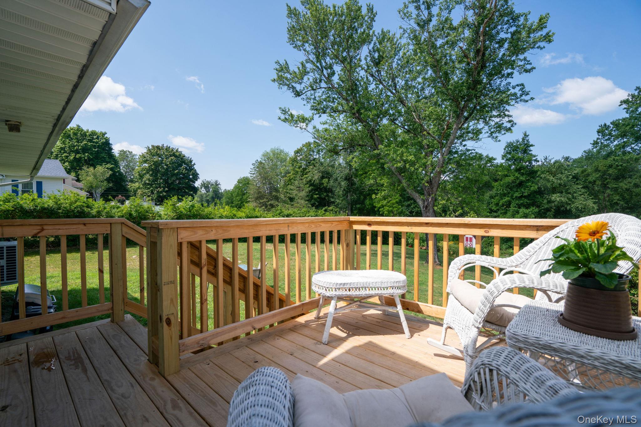 601 Lakeside Road Property Photo 4