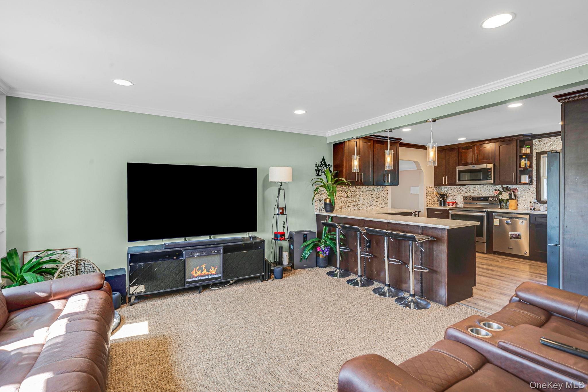 93 Deauville Boulevard Property Photo 3