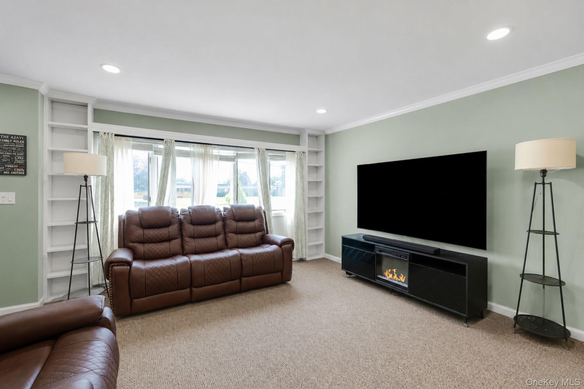 93 Deauville Boulevard Property Photo 4