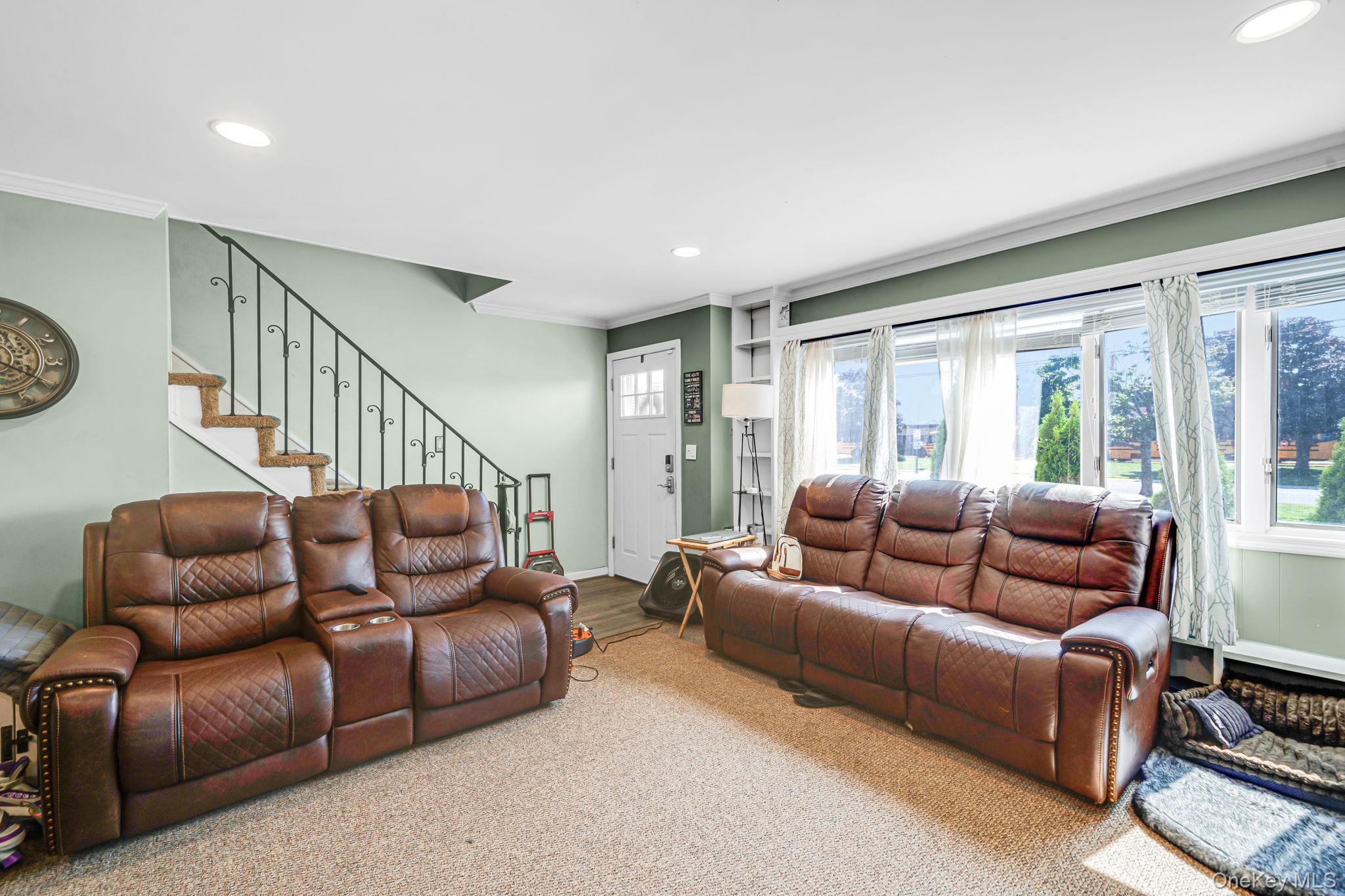 93 Deauville Boulevard Property Photo 5