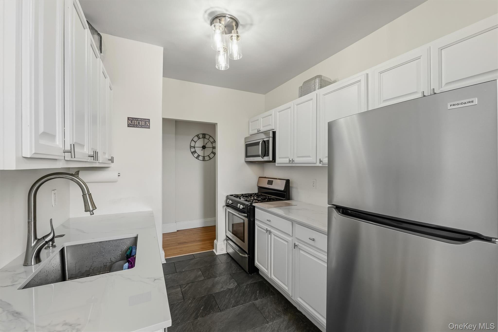 475 Bronx River Road 4b Property Photo 13