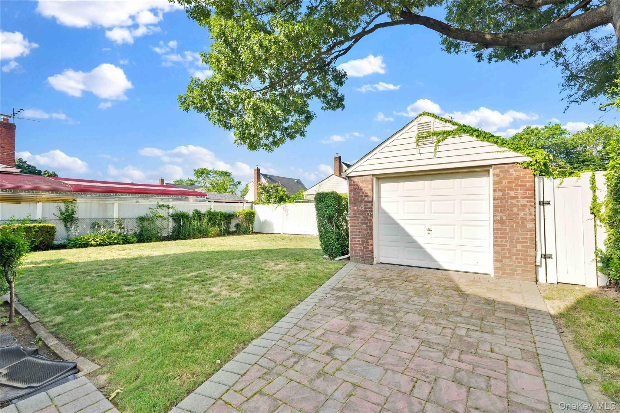 12114 Grayson Street Property Photo 3
