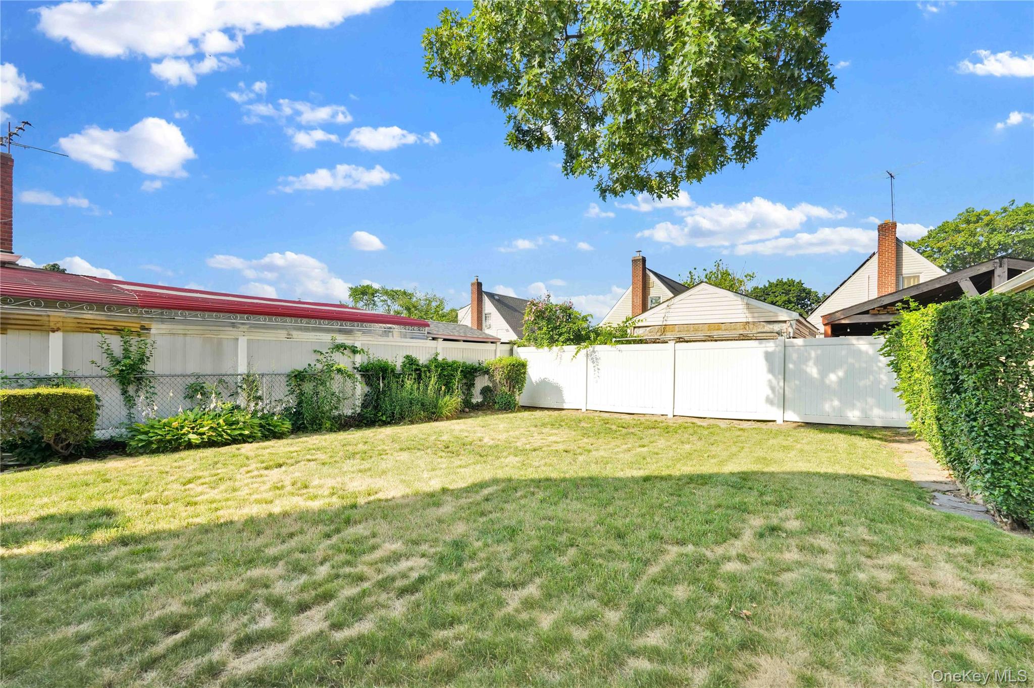 12114 Grayson Street Property Photo 4