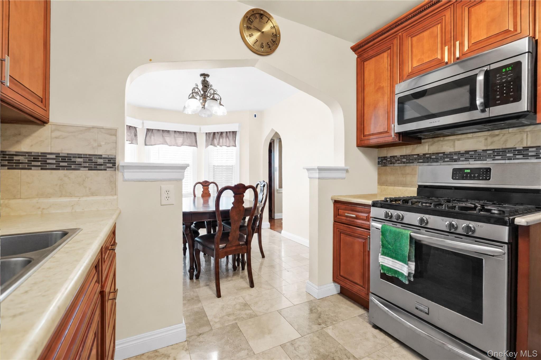 12114 Grayson Street Property Photo 6