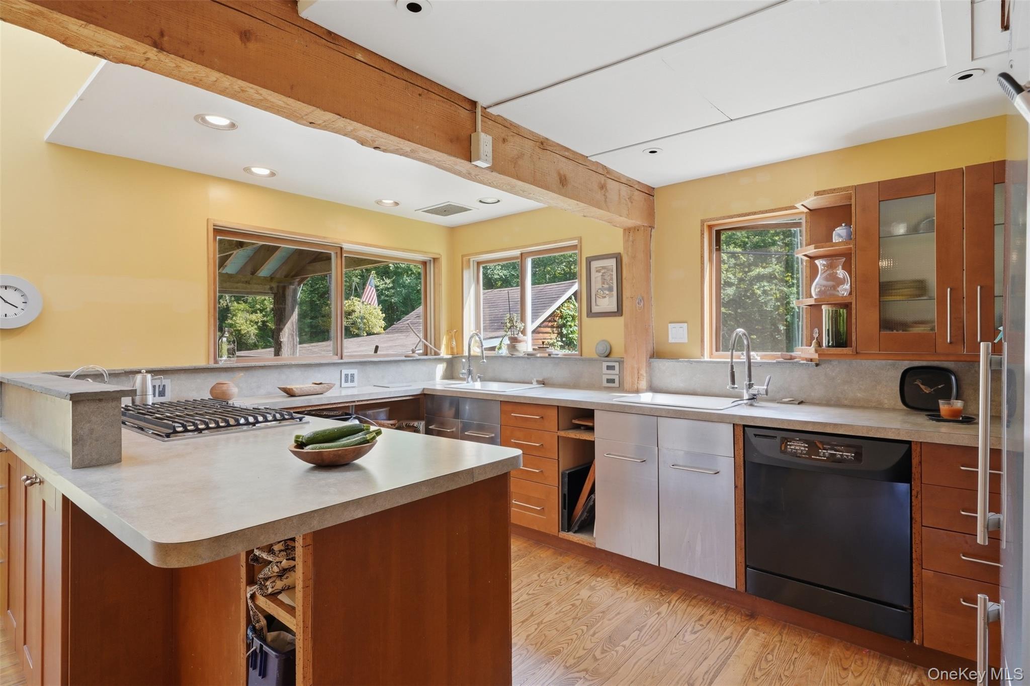 736 Sundown Road Property Photo 12