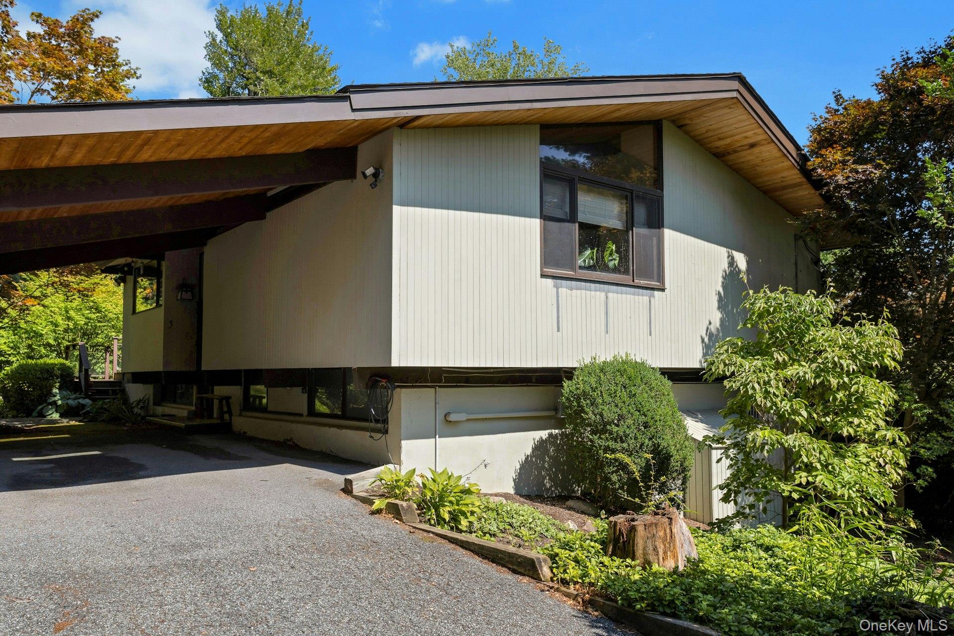 5 Howe Street Property Photo 2