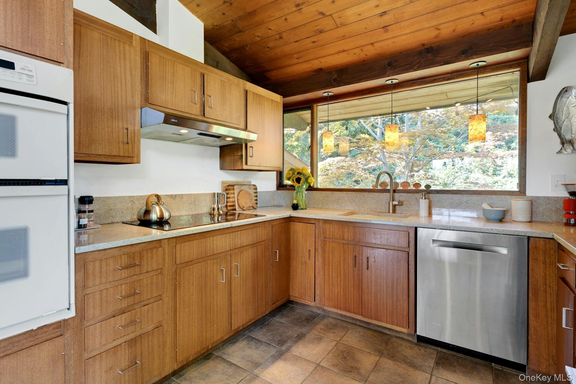 5 Howe Street Property Photo 13