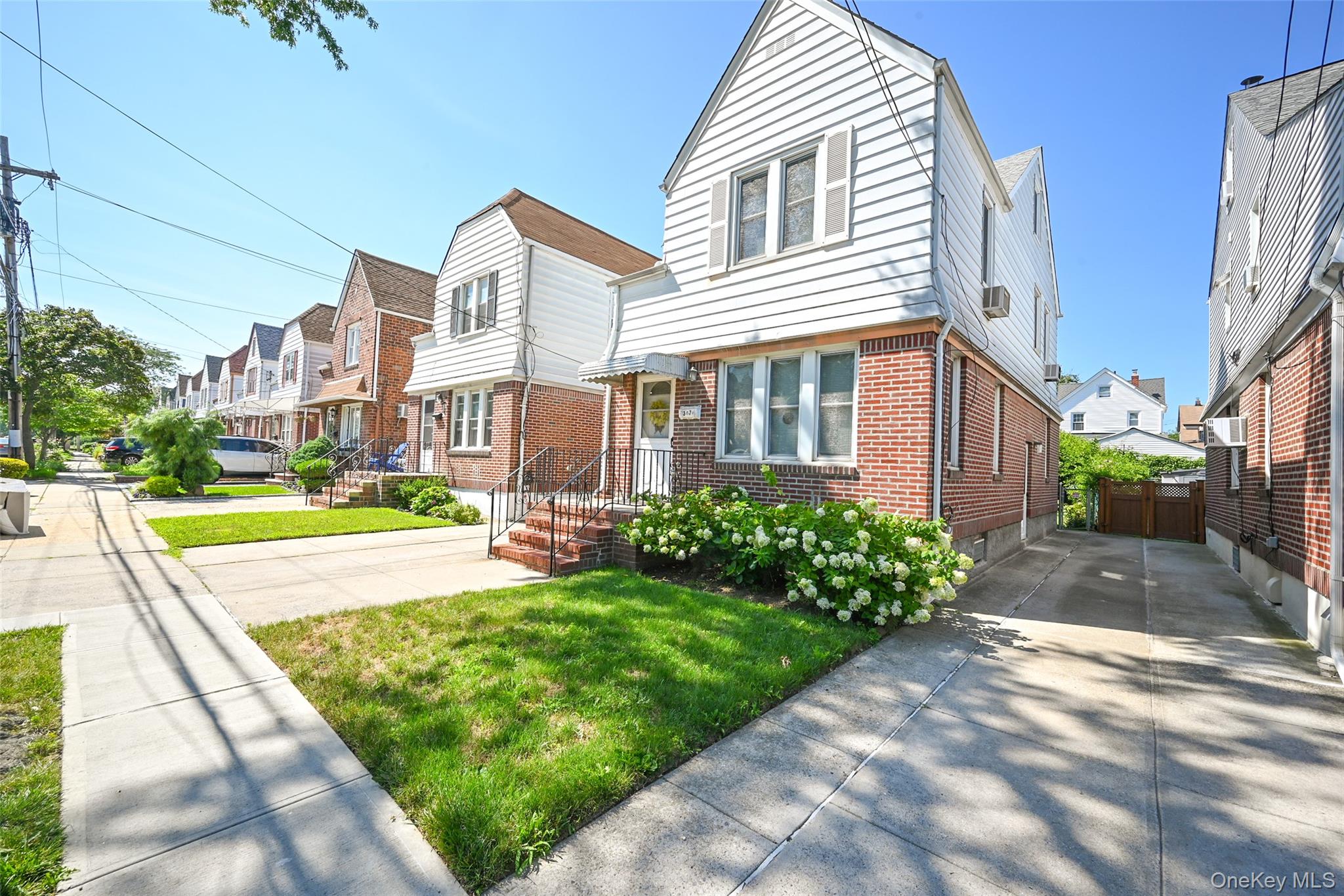 171-37 Courtney Avenue Property Photo 2