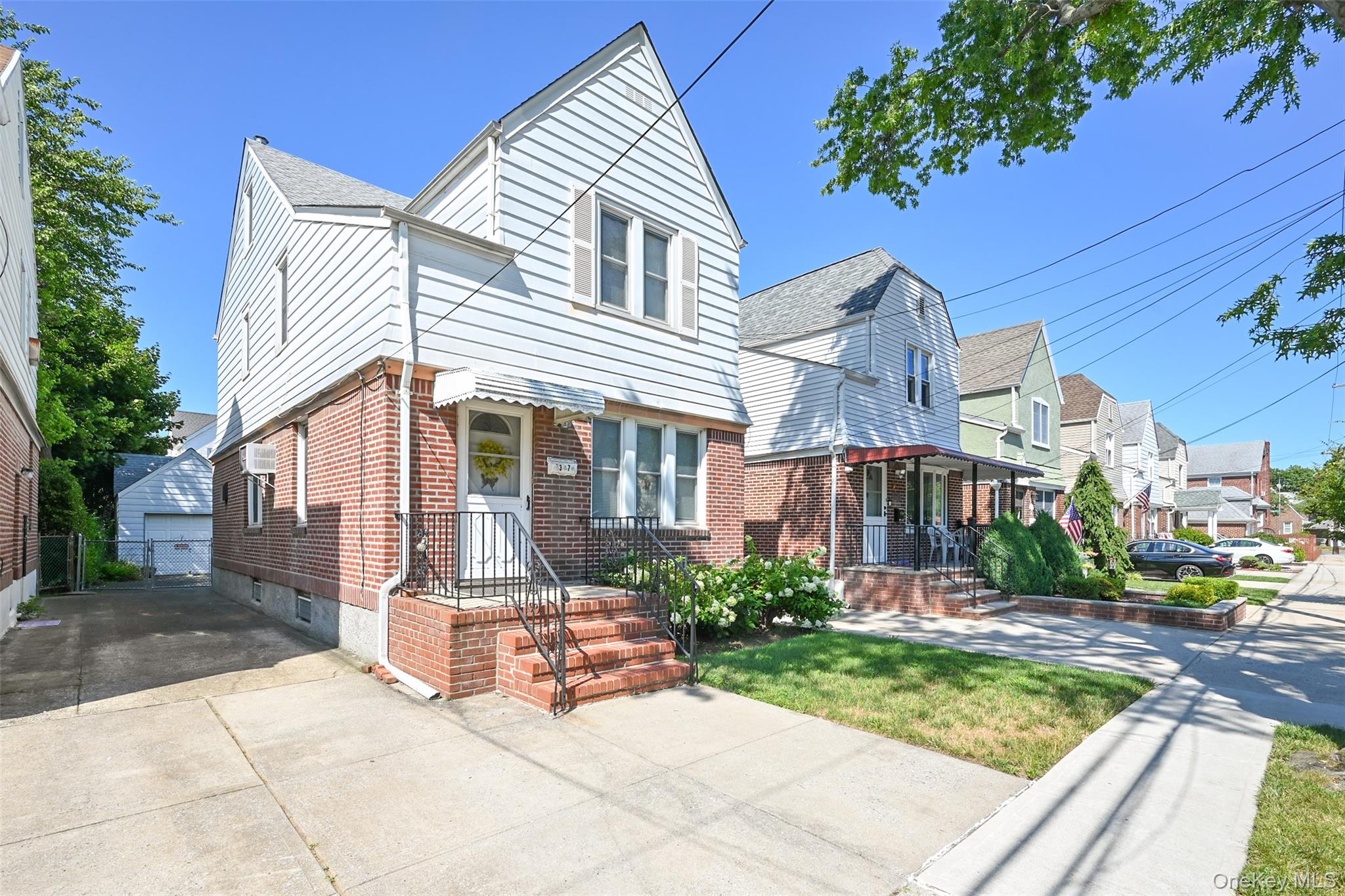 171-37 Courtney Avenue Property Photo 3