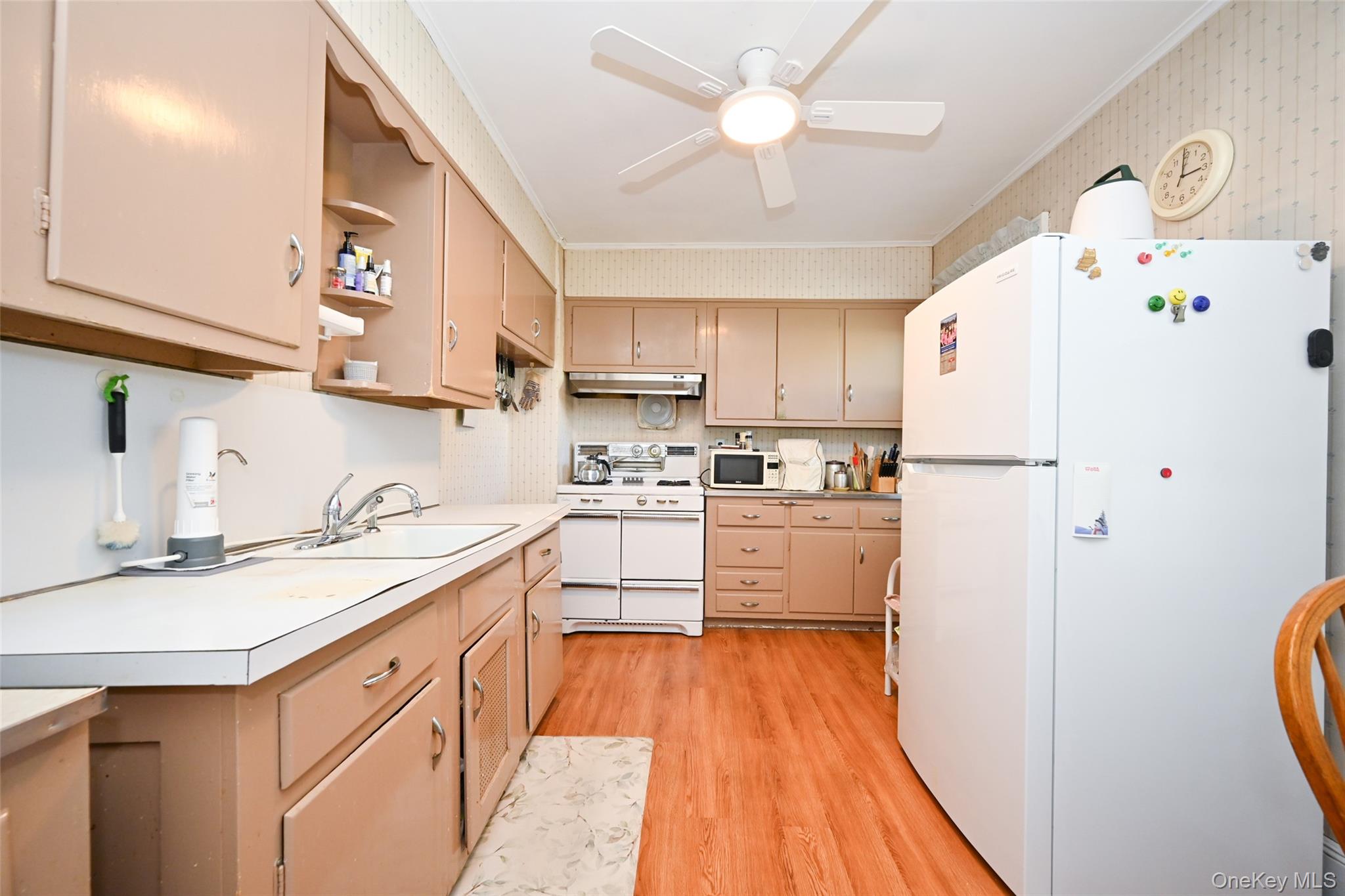 171-37 Courtney Avenue Property Photo 4