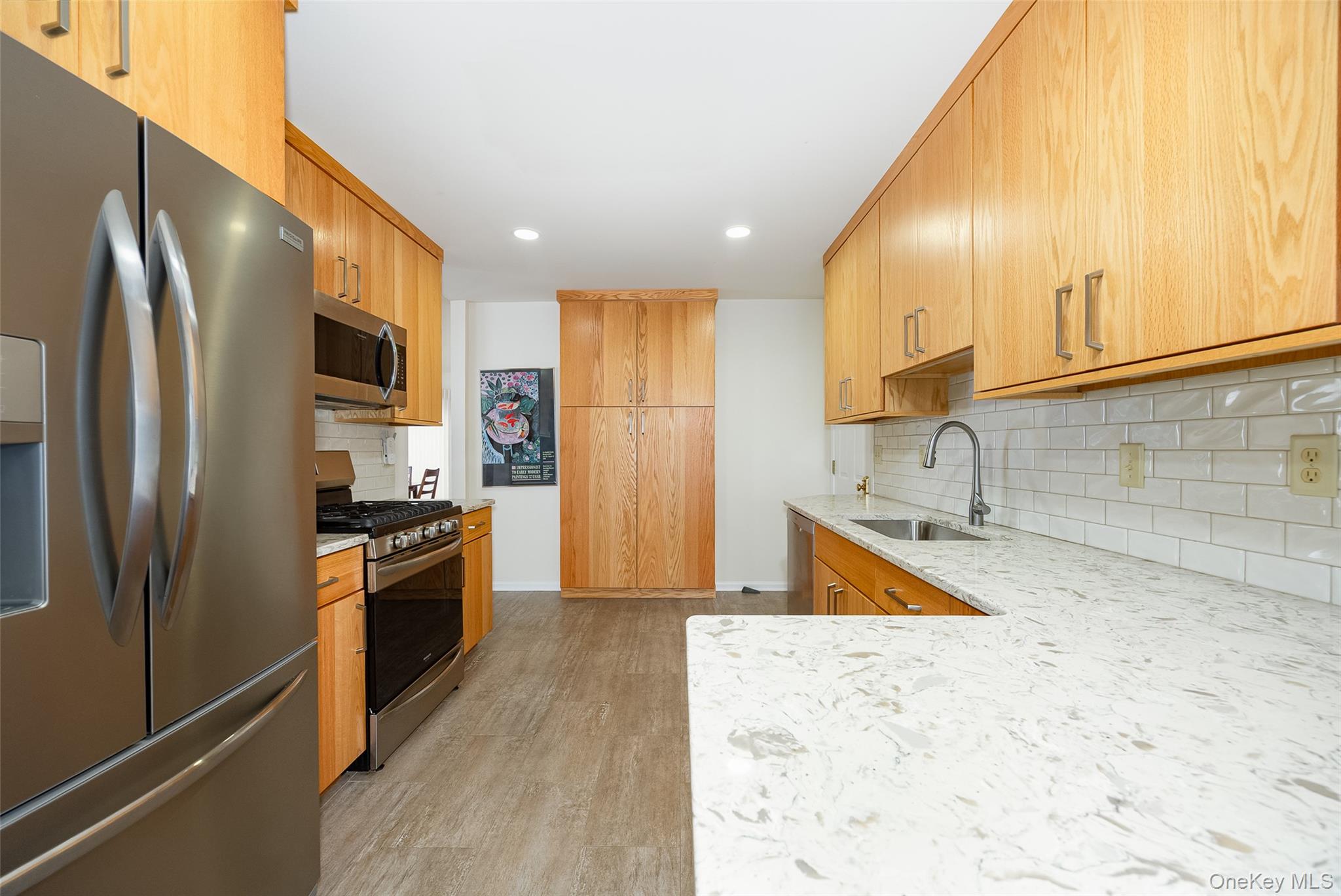28 Tall Tree Lane Property Photo 8