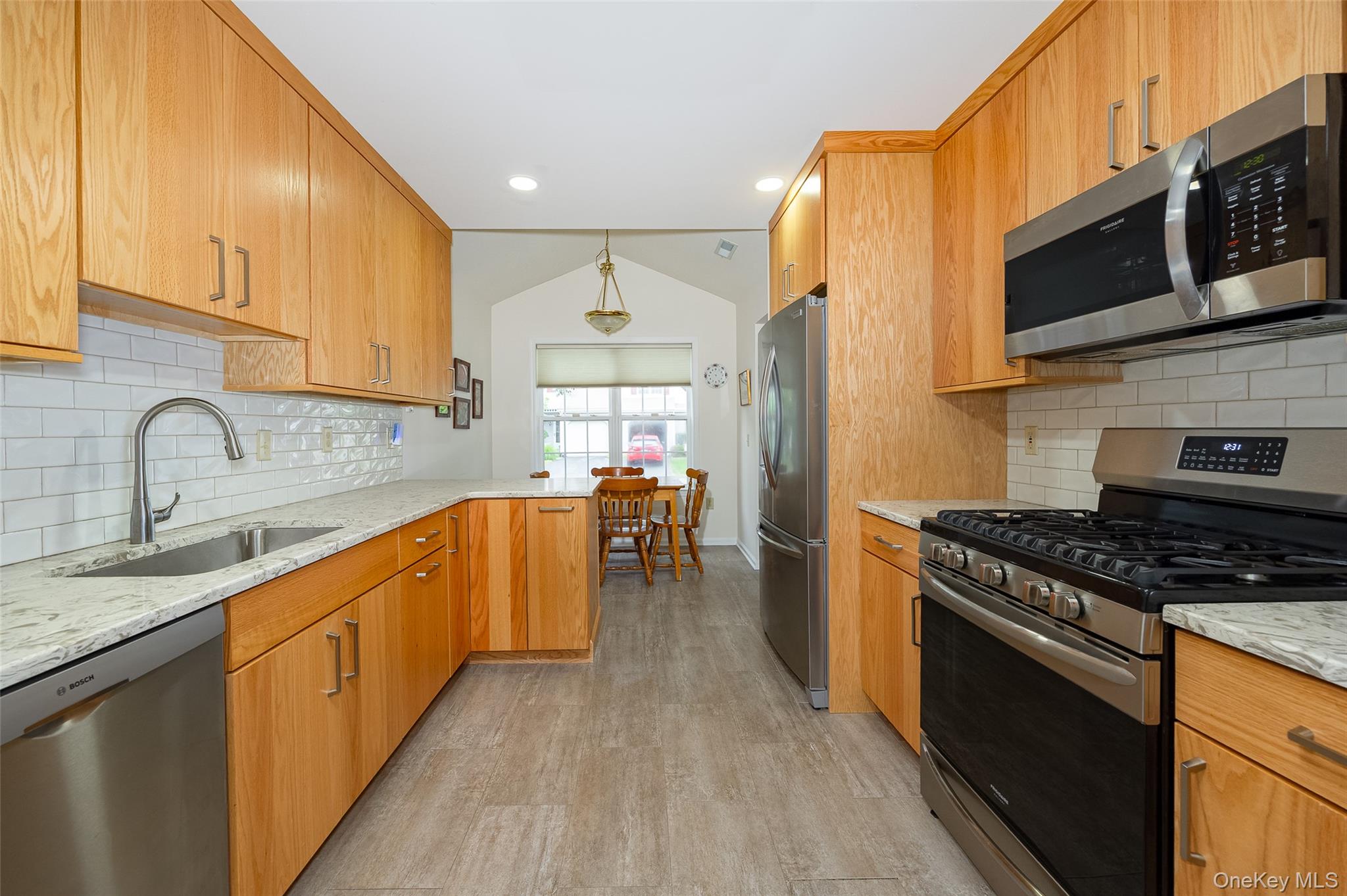 28 Tall Tree Lane Property Photo 9