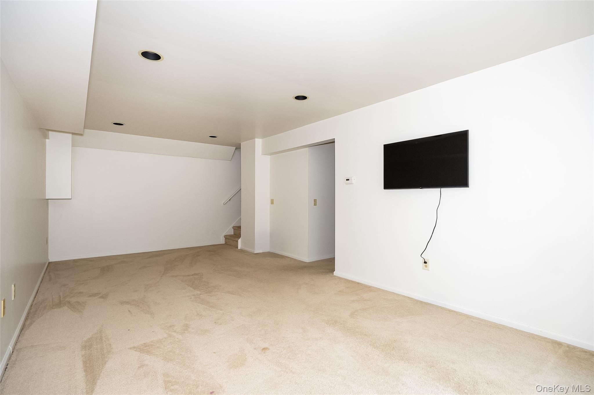 28 Tall Tree Lane Property Photo 18