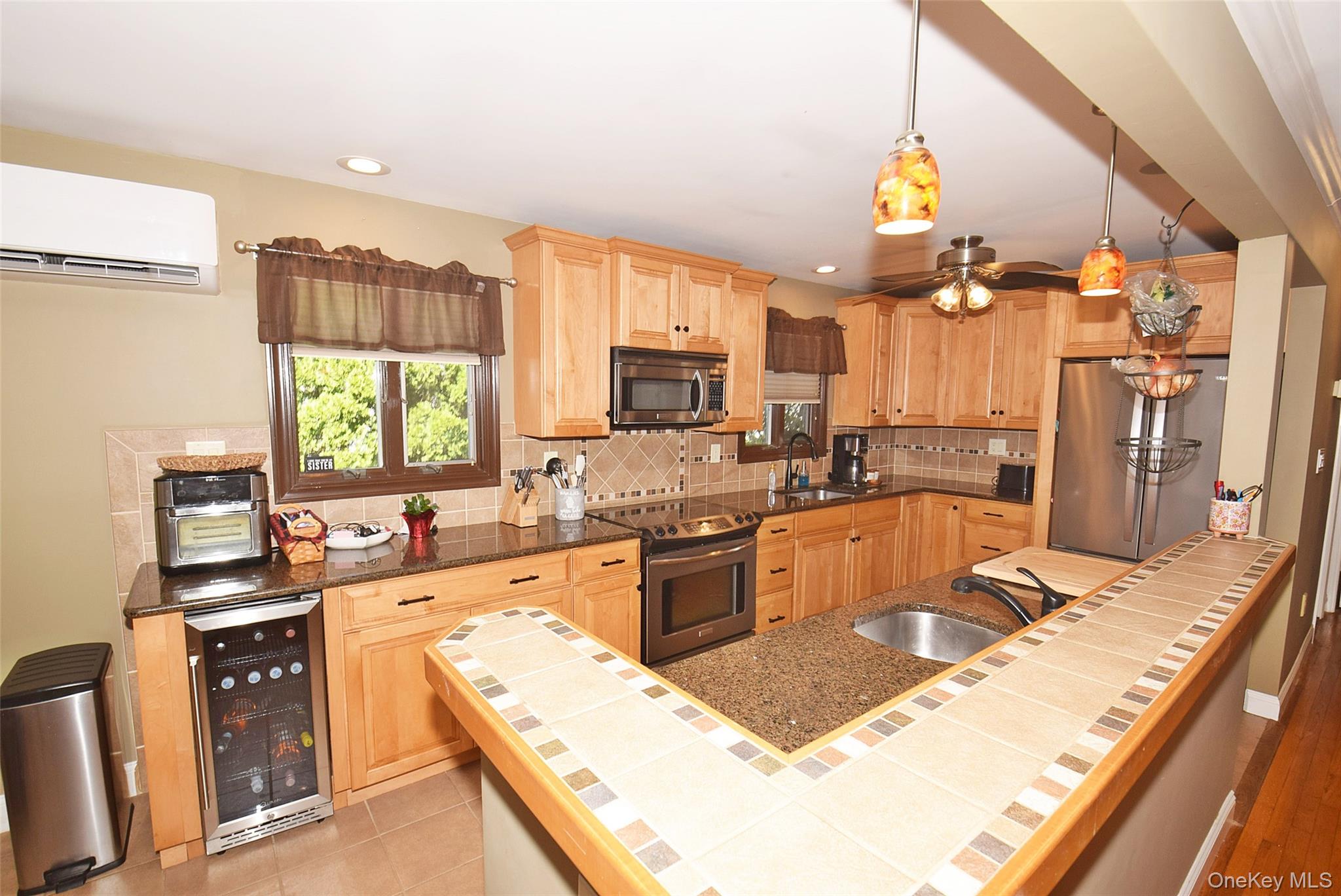 587 Johnson Avenue Property Photo 3