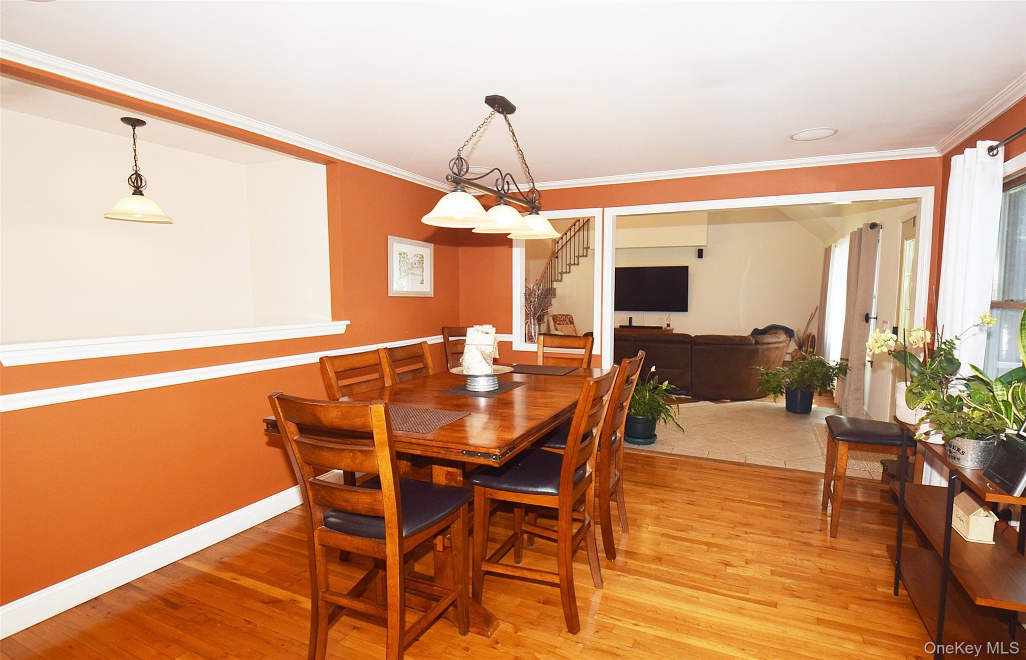 587 Johnson Avenue Property Photo 4