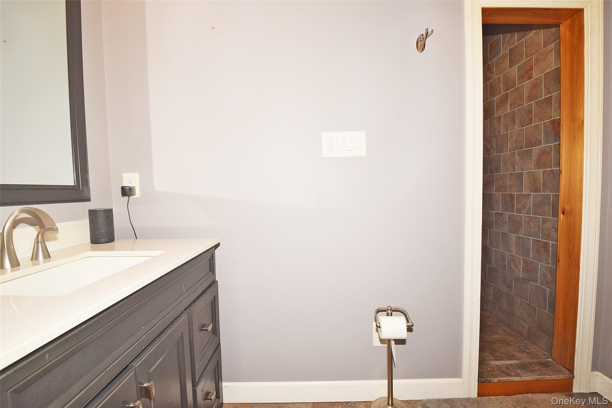 587 Johnson Avenue Property Photo 10