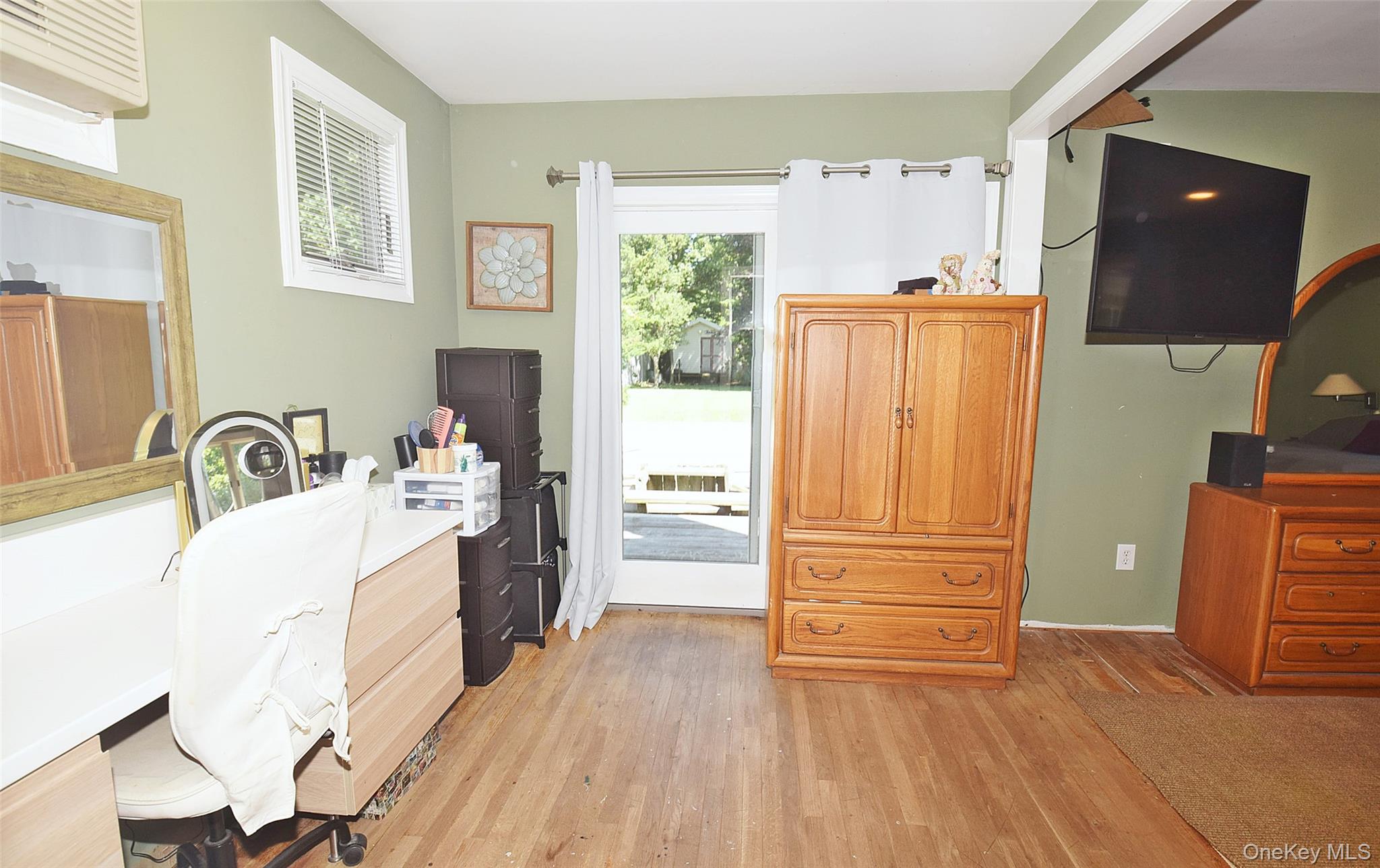 587 Johnson Avenue Property Photo 11