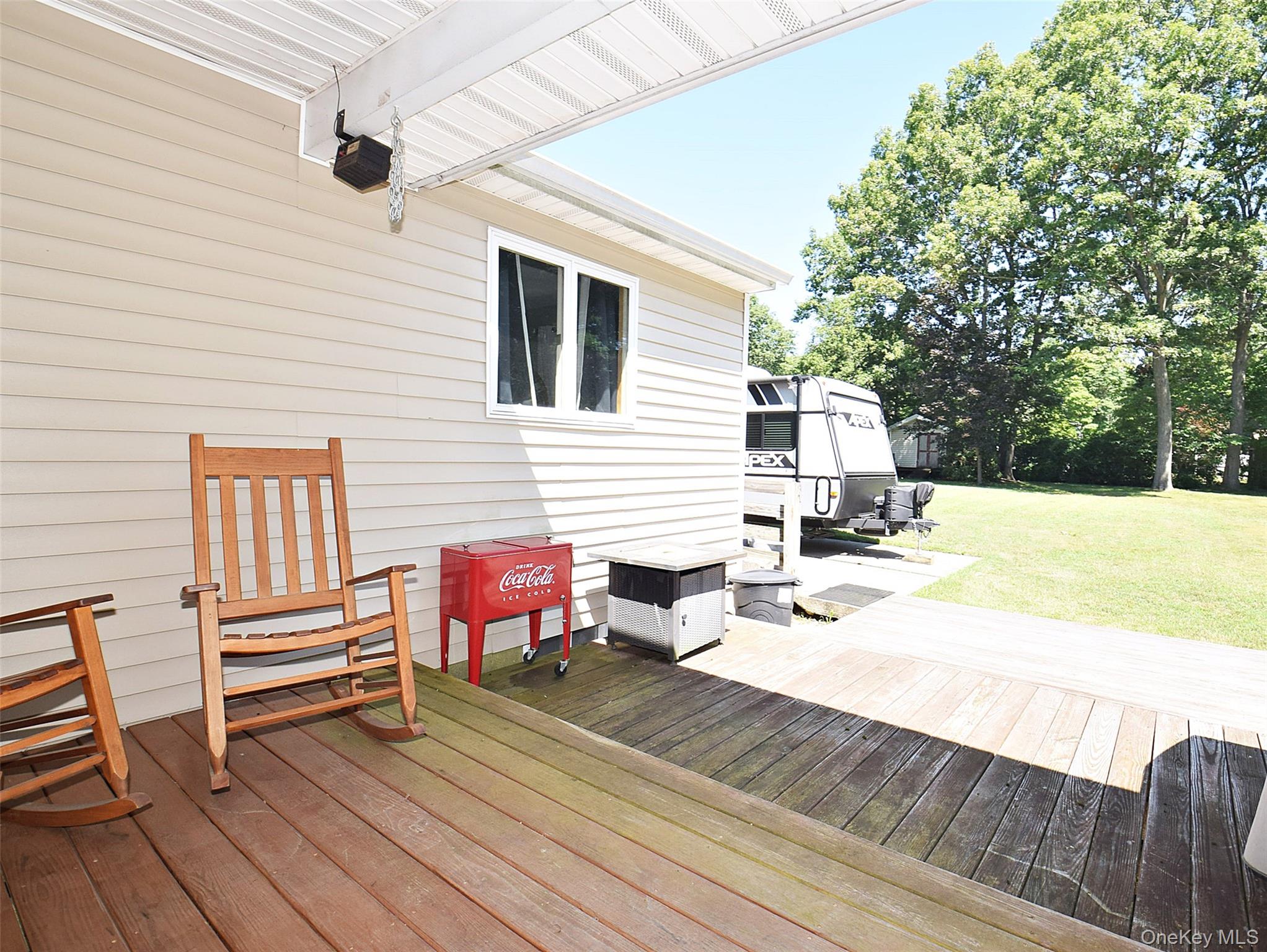 587 Johnson Avenue Property Photo 23