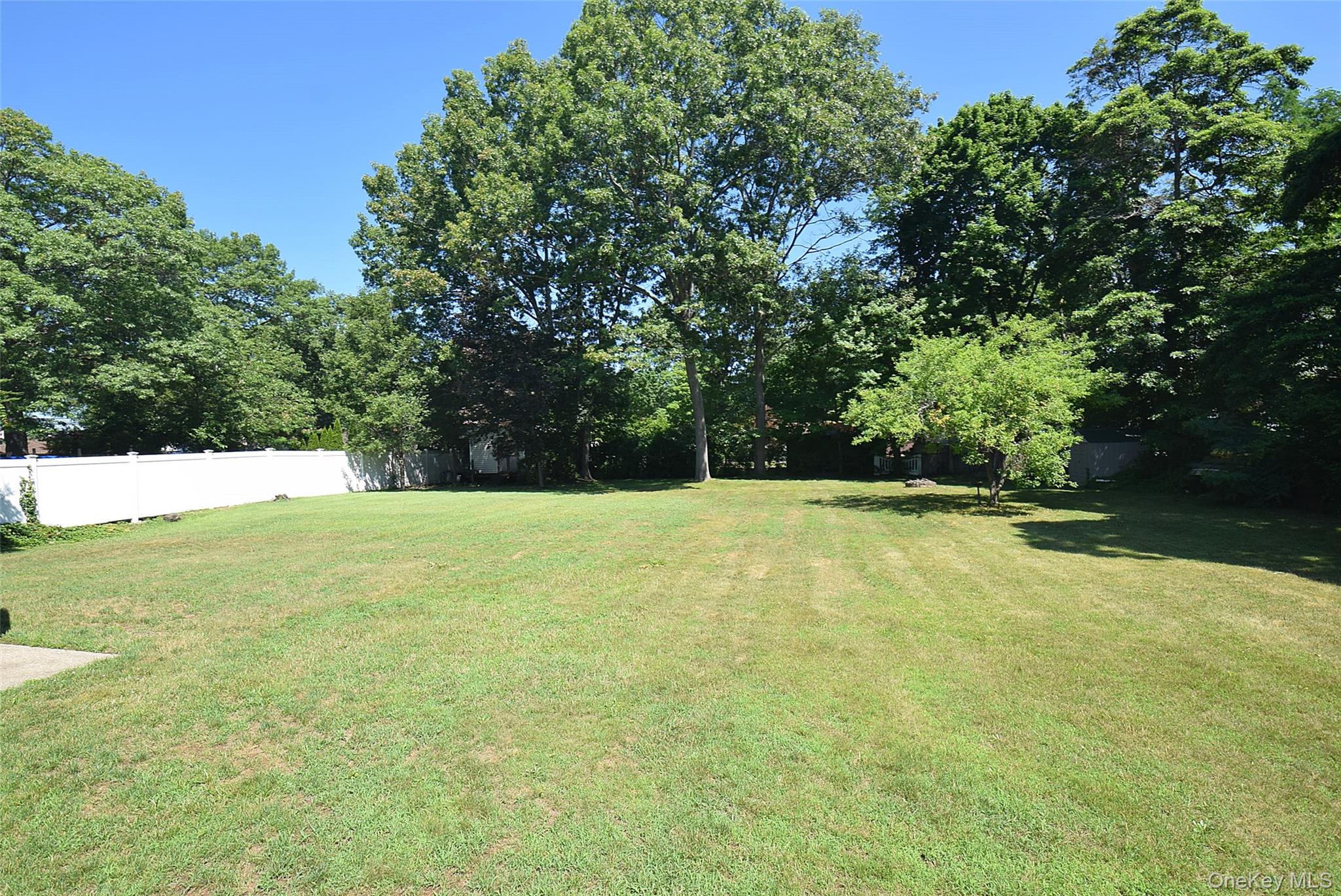 587 Johnson Avenue Property Photo 24