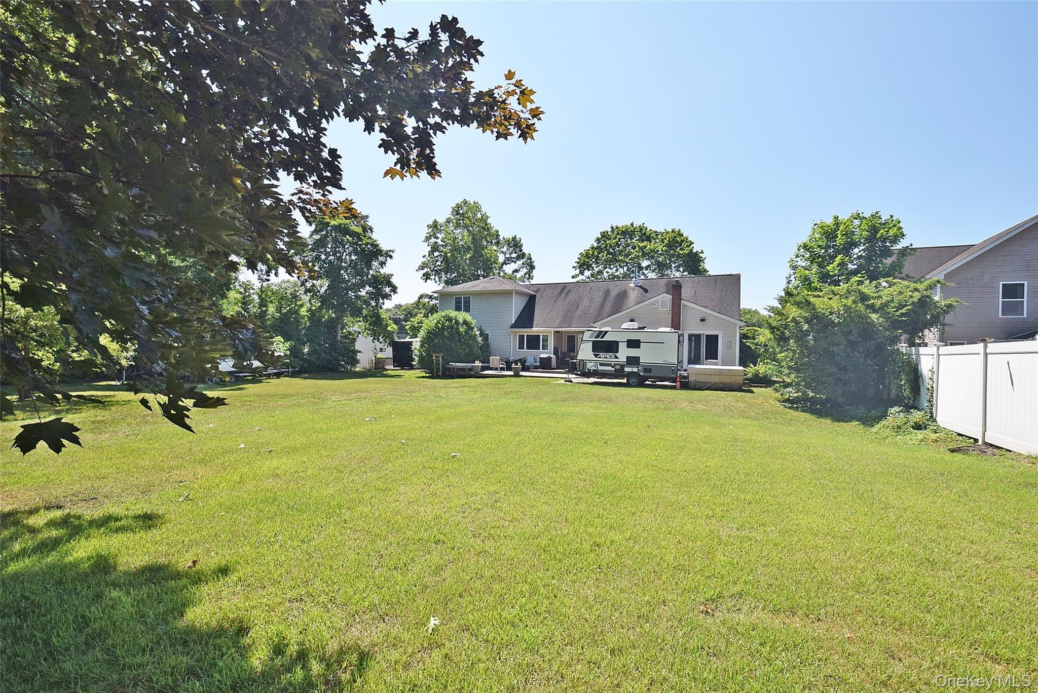 587 Johnson Avenue Property Photo 27