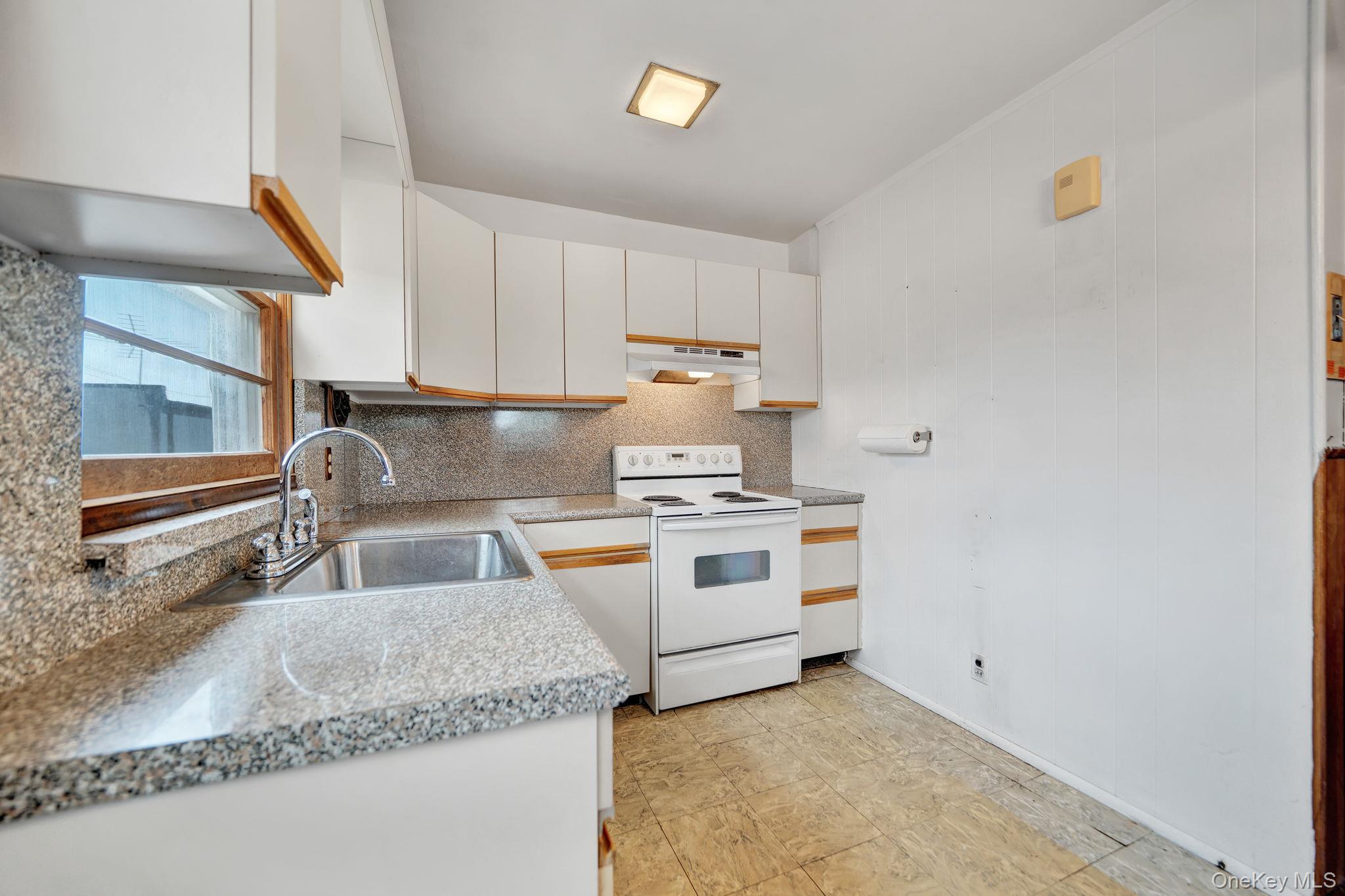 6 Lippold Street Property Photo 16