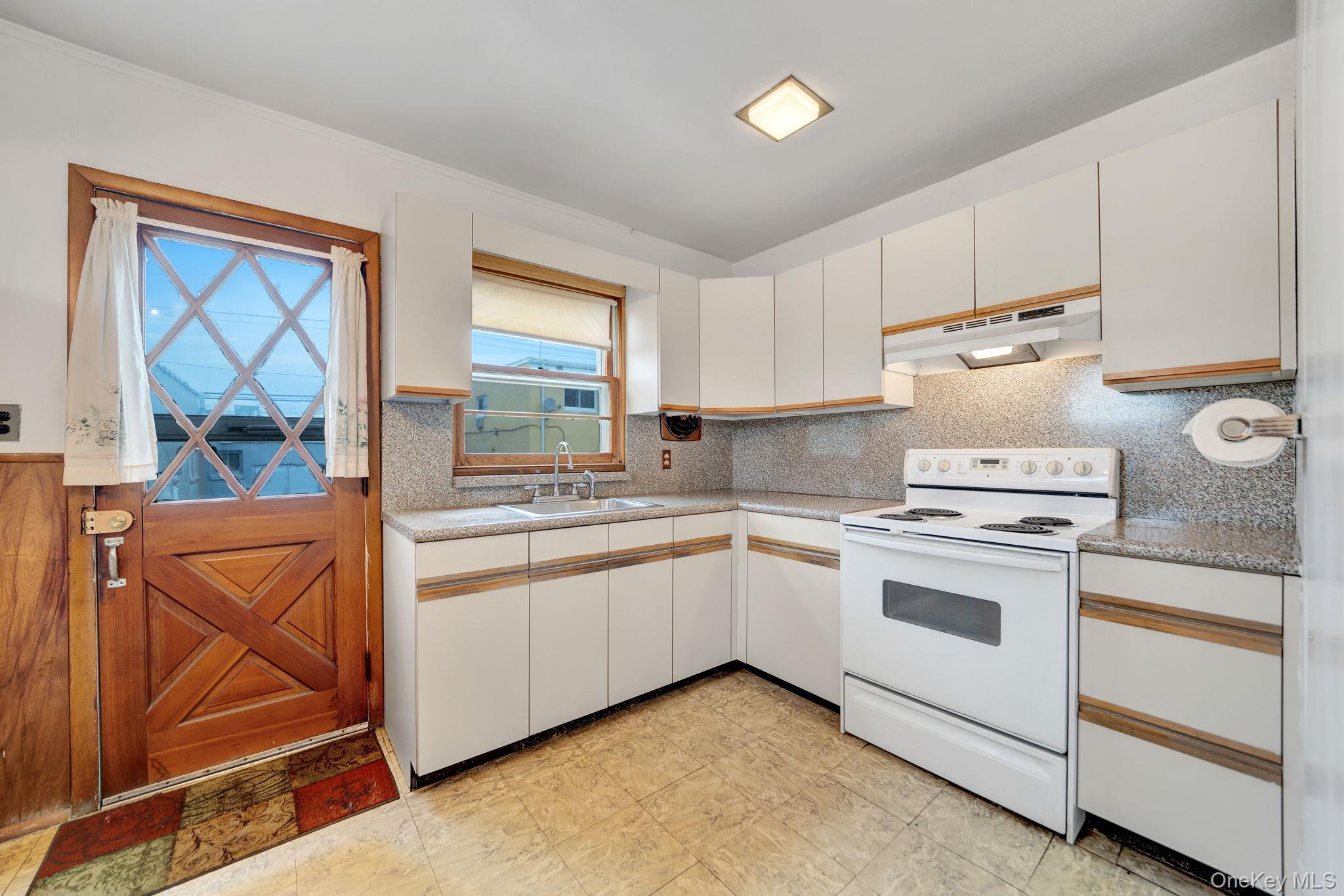 6 Lippold Street Property Photo 17