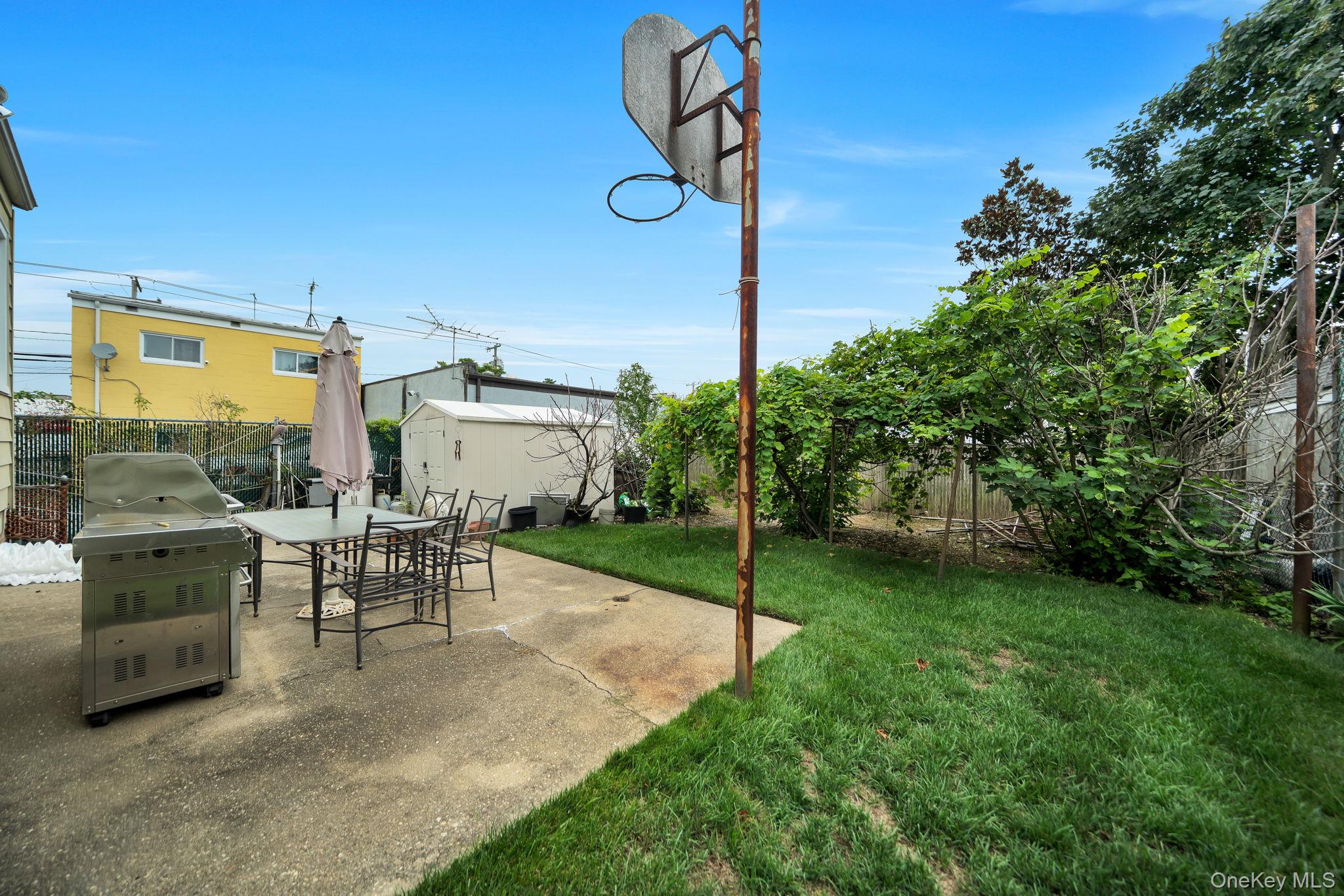 6 Lippold Street Property Photo 29