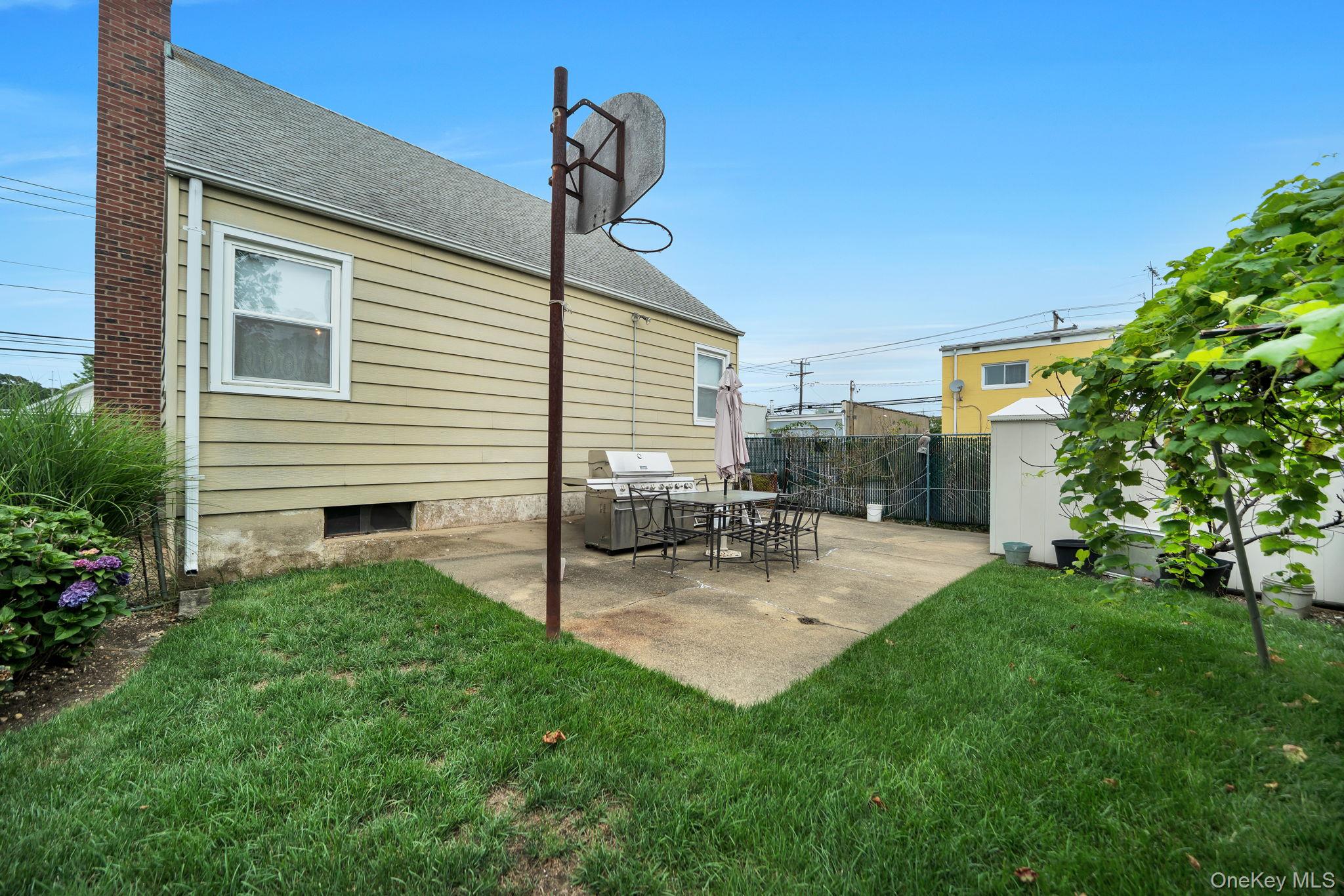 6 Lippold Street Property Photo 30