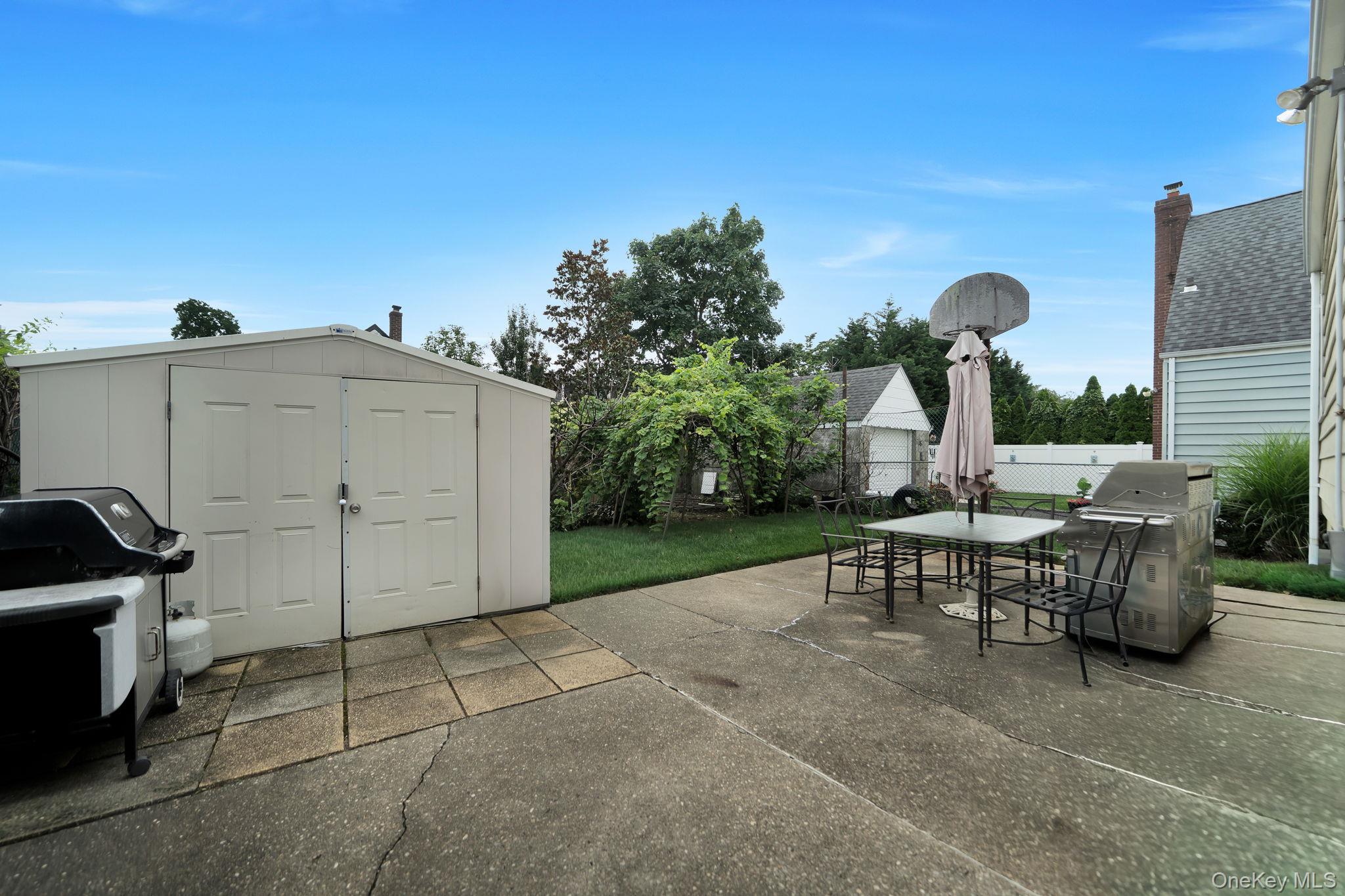 6 Lippold Street Property Photo 31