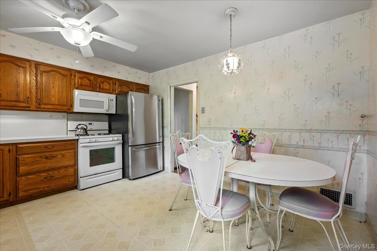 27 Meadowlark Road Property Photo 11