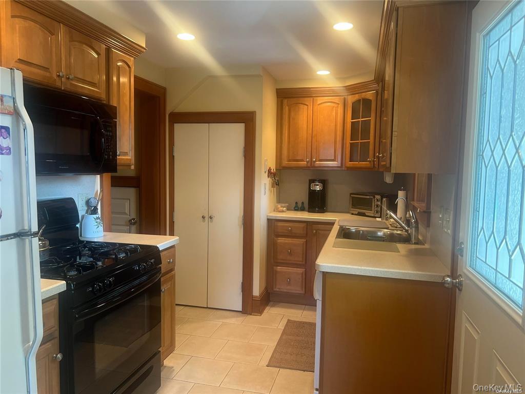 200 Lincoln Avenue Property Photo 4