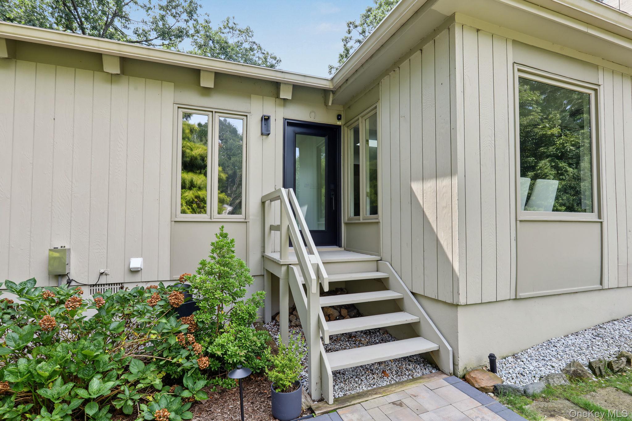 4 Leatherstocking Lane Property Photo 1