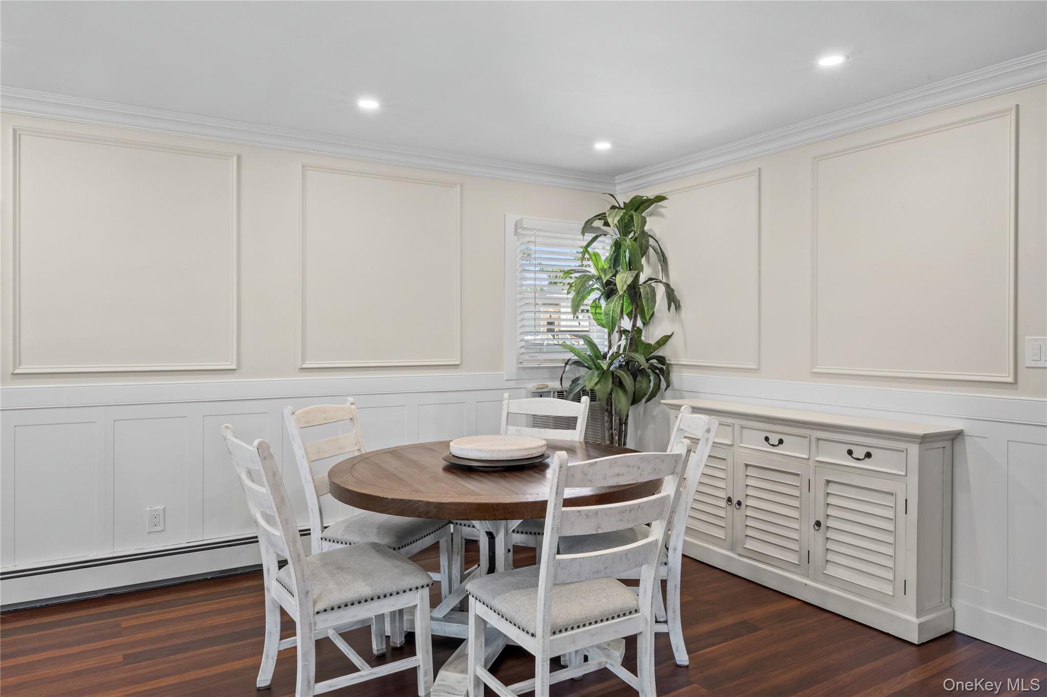 241 Houston Street Property Photo 6