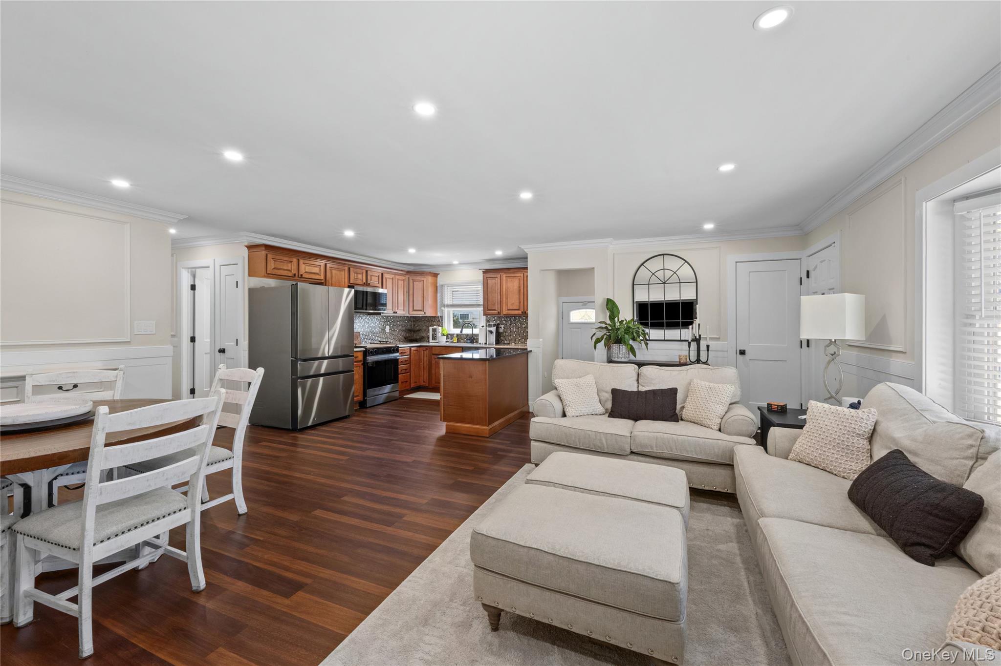 241 Houston Street Property Photo 8